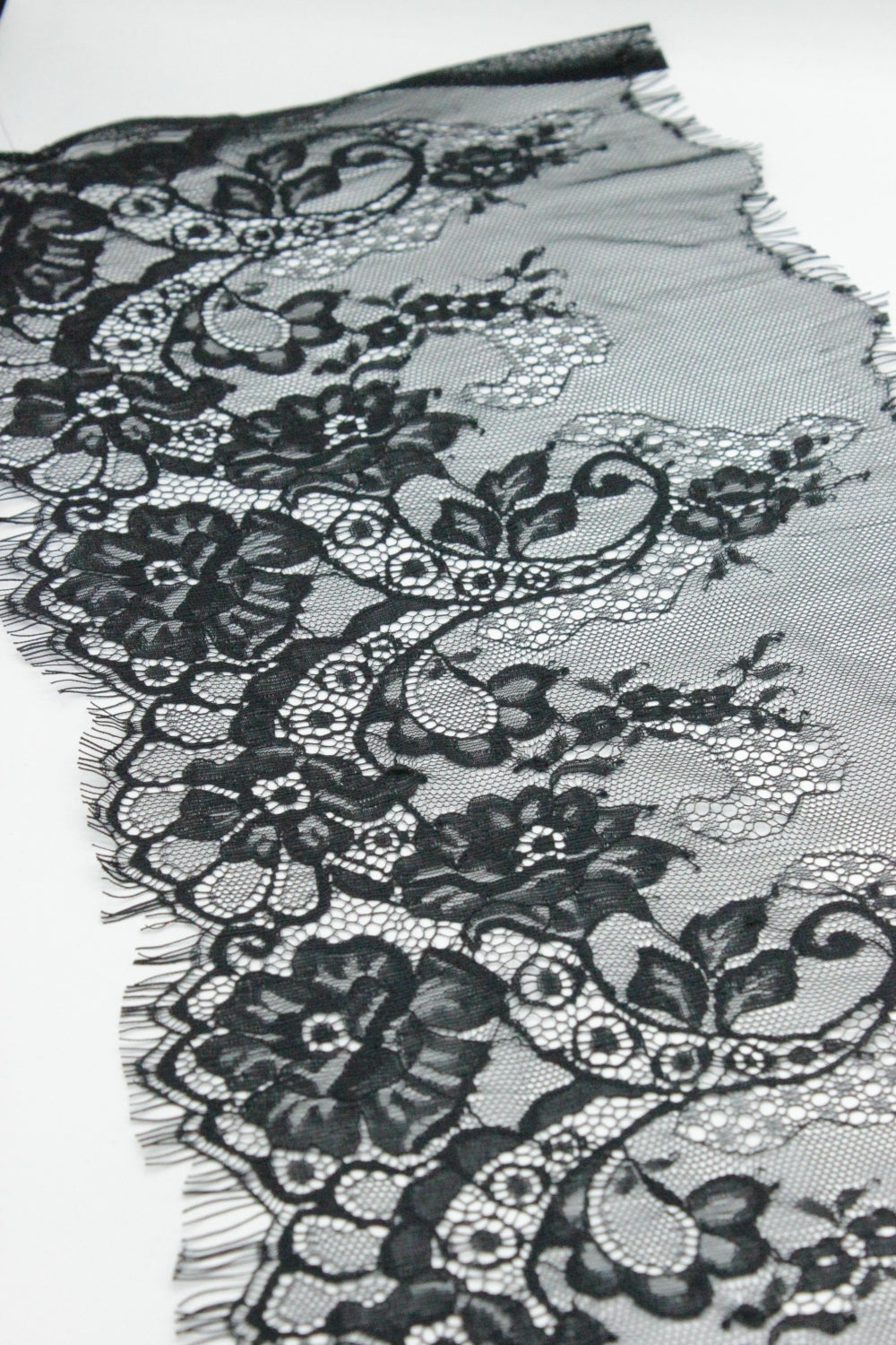 Dantela Chantilly 300 x 23cm, Negru