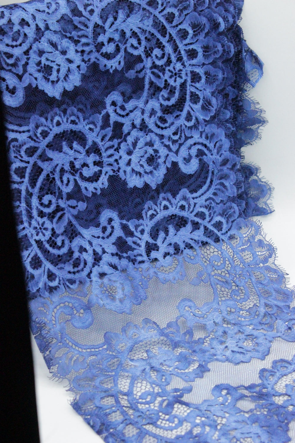 Dantela Chantilly 300 x 27cm, Albastru