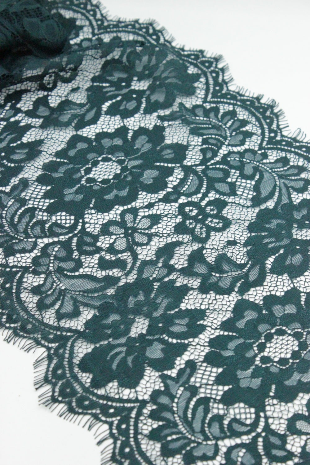 Dantela Chantilly 300 x 28cm, Verde