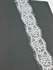 Dantela Chantilly 300 x 4.50cm, Alb