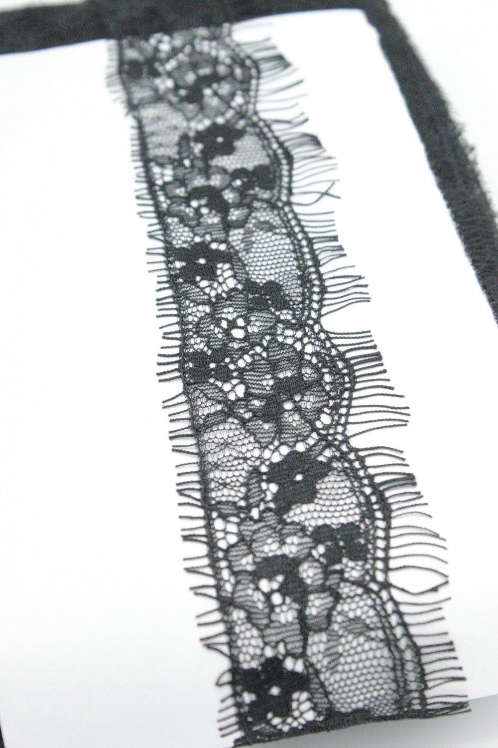 Dantela Chantilly 300 x 4cm, Negru