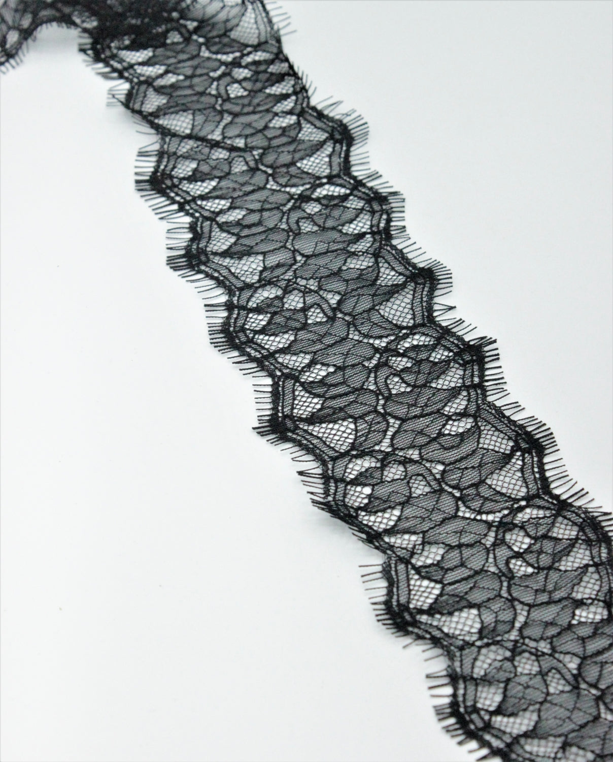 Dantela Chantilly 300 x 7cm, Negru