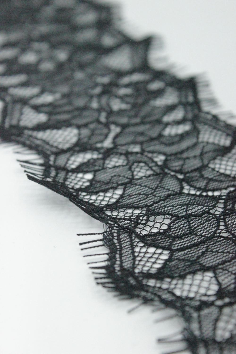 Dantela Chantilly 300 x 7cm, Negru