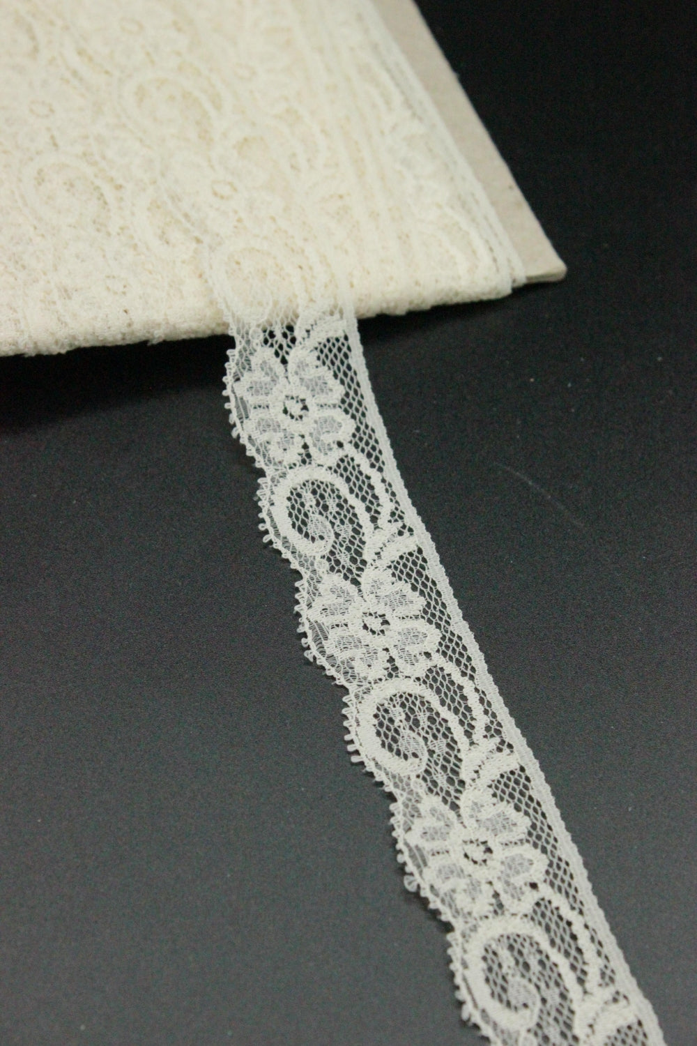 Dantela Crem, 28mm