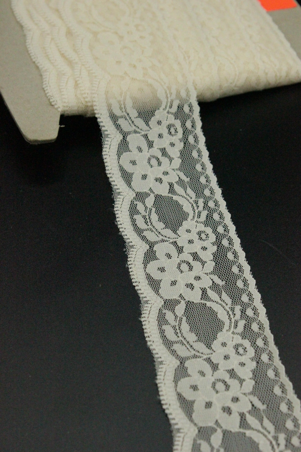Dantela Crem Banan, 50mm