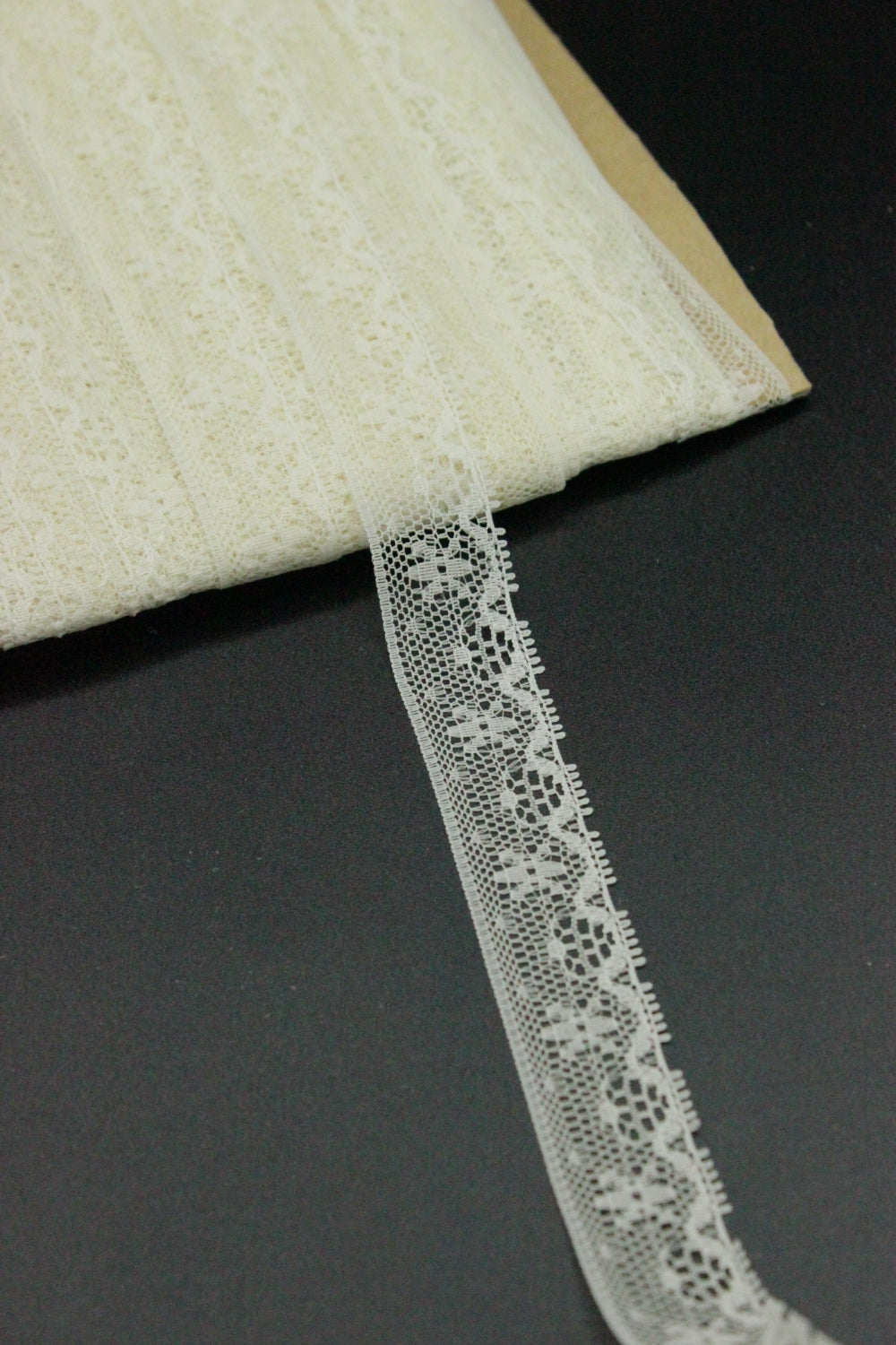 Dantela Fina Crem Unt, 18mm
