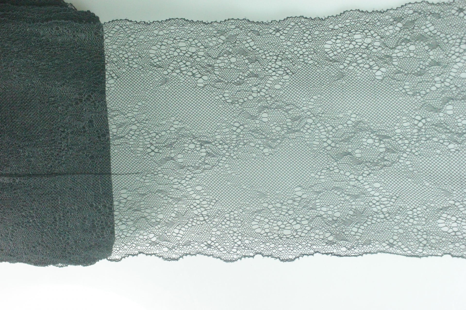 Dantela Fina Neagra, 15cm