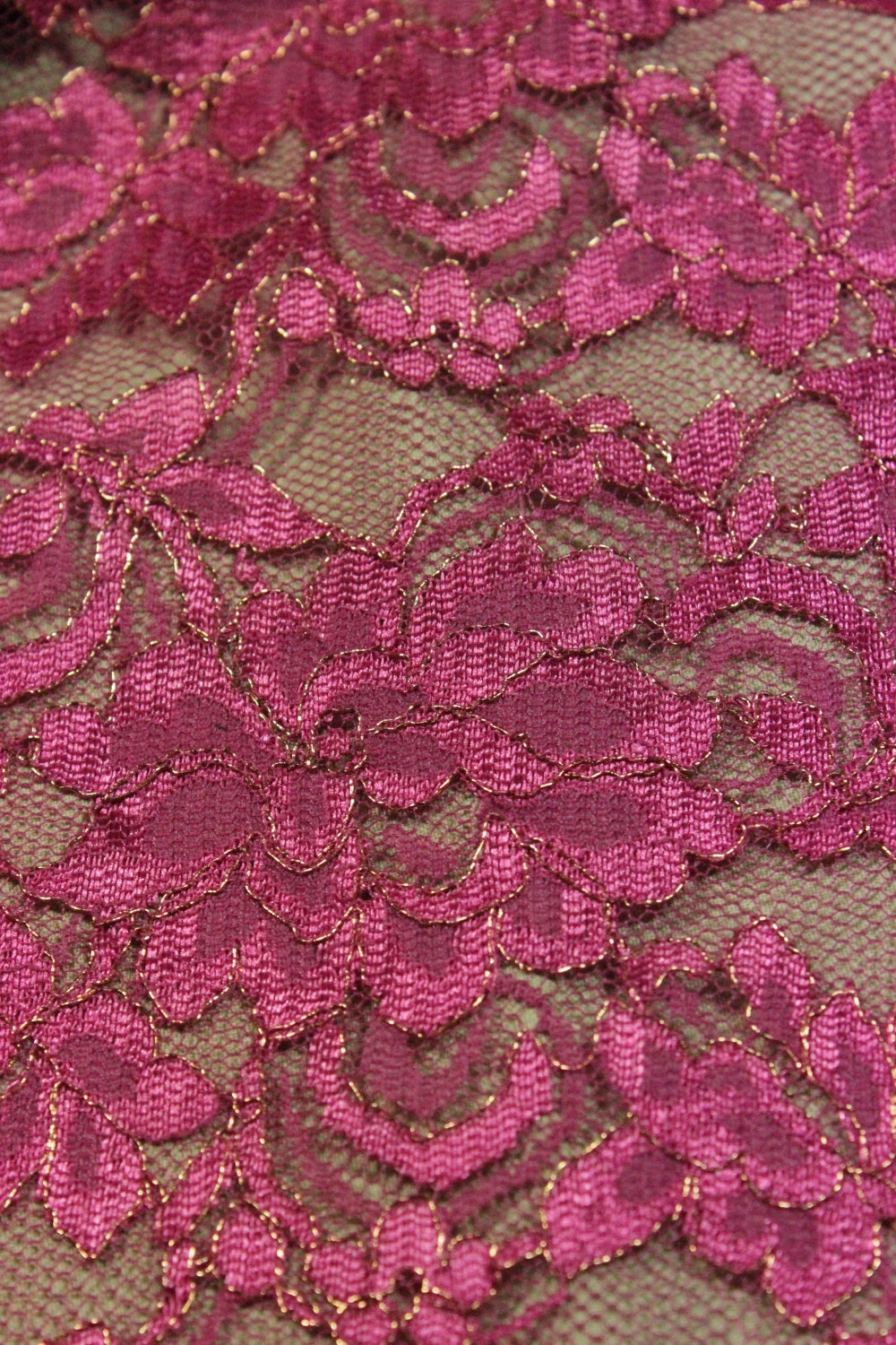 Dantela Magenta Cu Fir Auriu