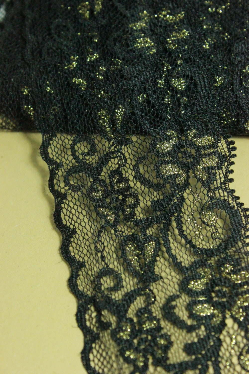 Dantela Neagra Cu Auriu, 50mm