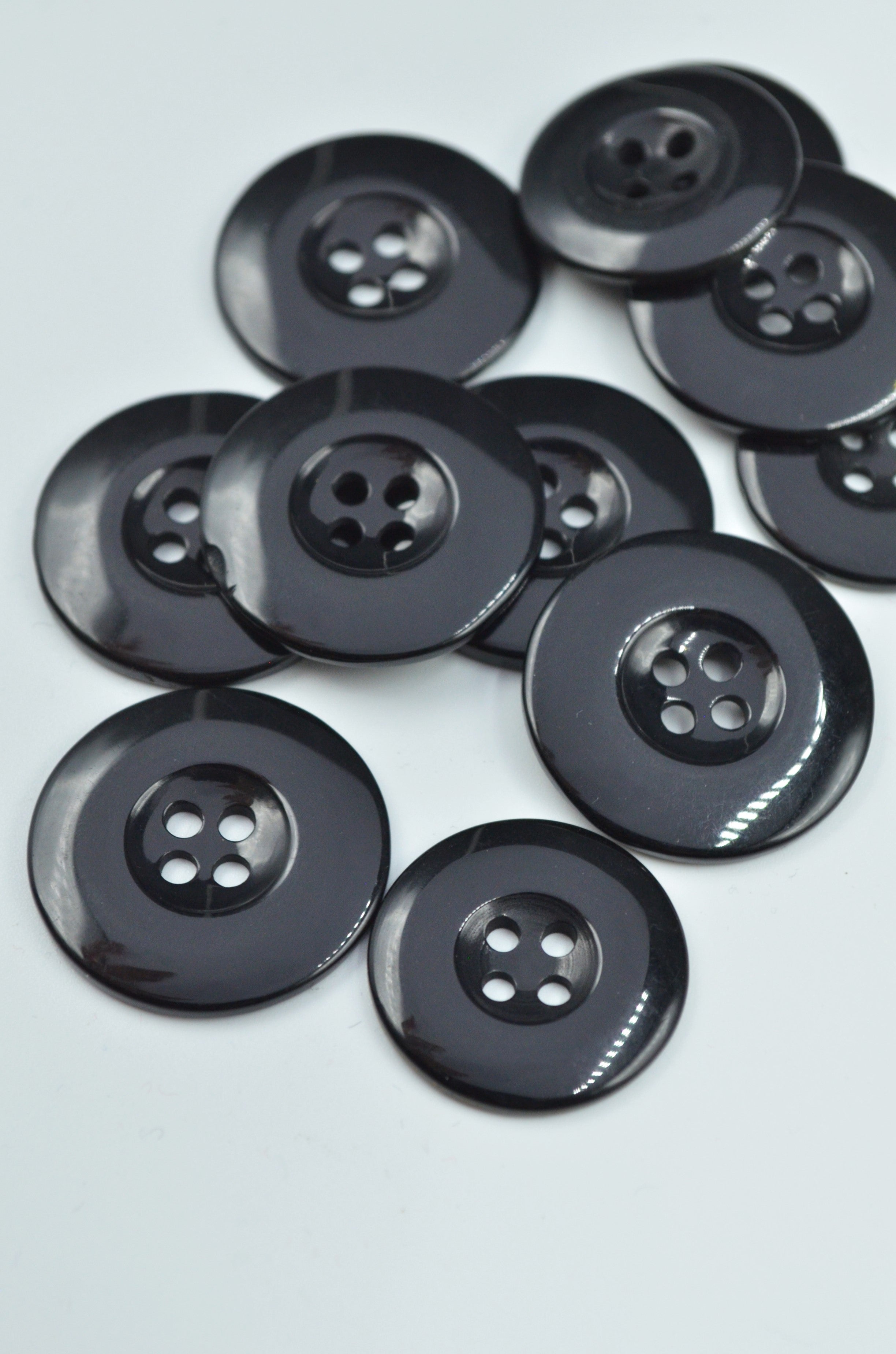 Nasturi De Plastic, Negru