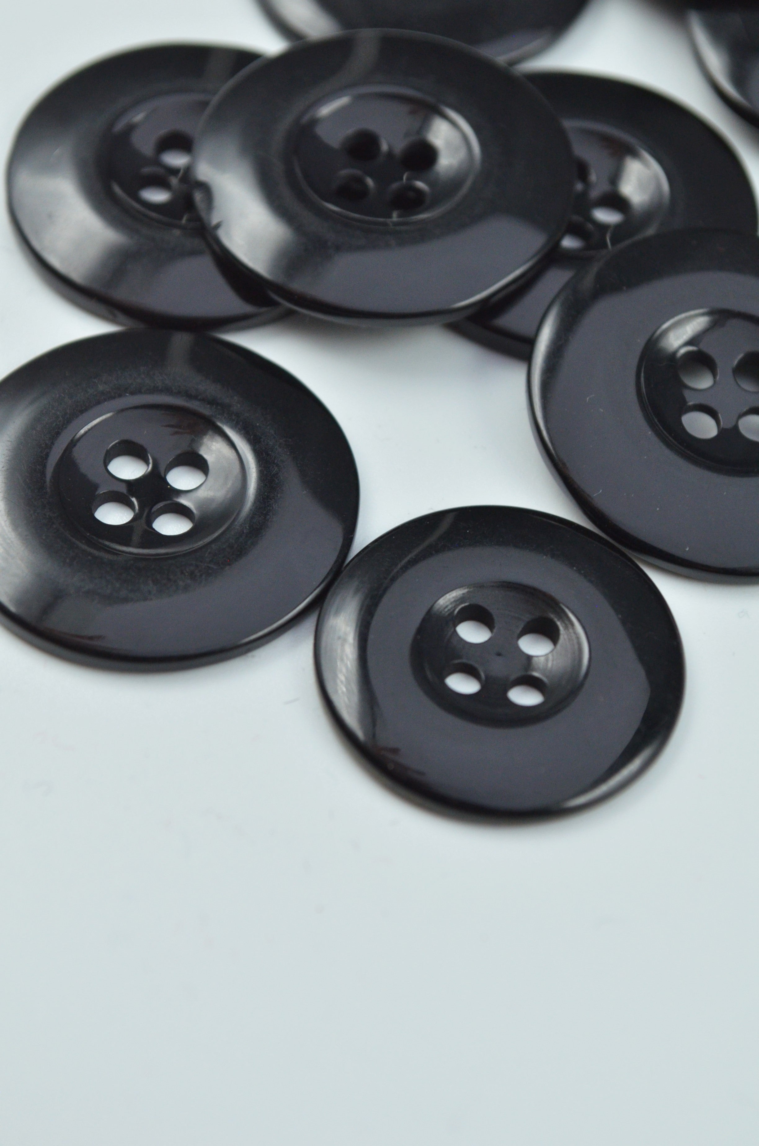 Nasturi De Plastic, Negru