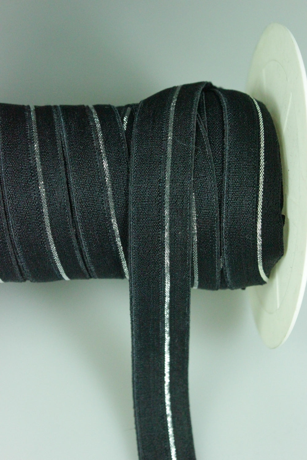 Elastic Bie Cu Fir Argintiu, 15mm, Negru