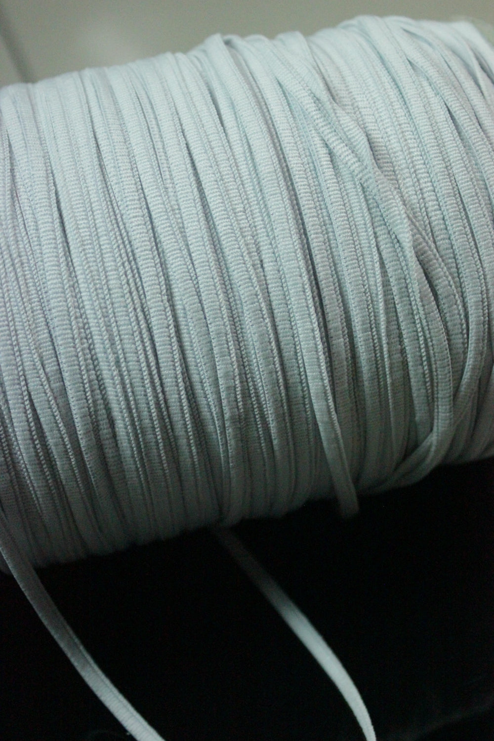 Elastic Fin Catifelat Pentru Masti,  5mm, Alb