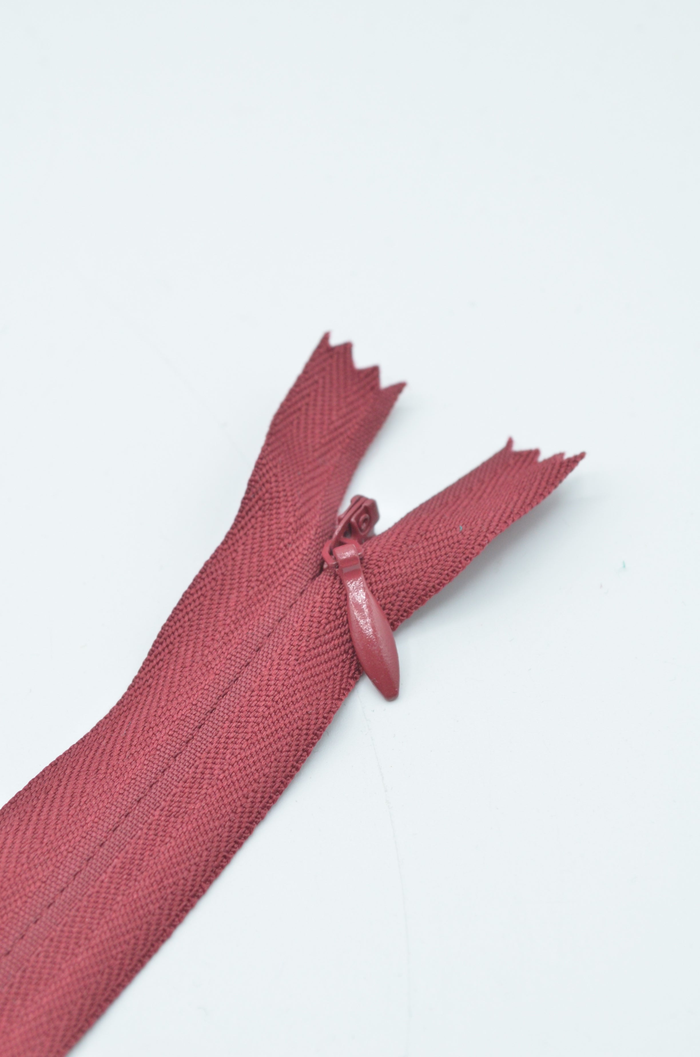 Fermoar Ascuns Pe Panza 60cm, Grena