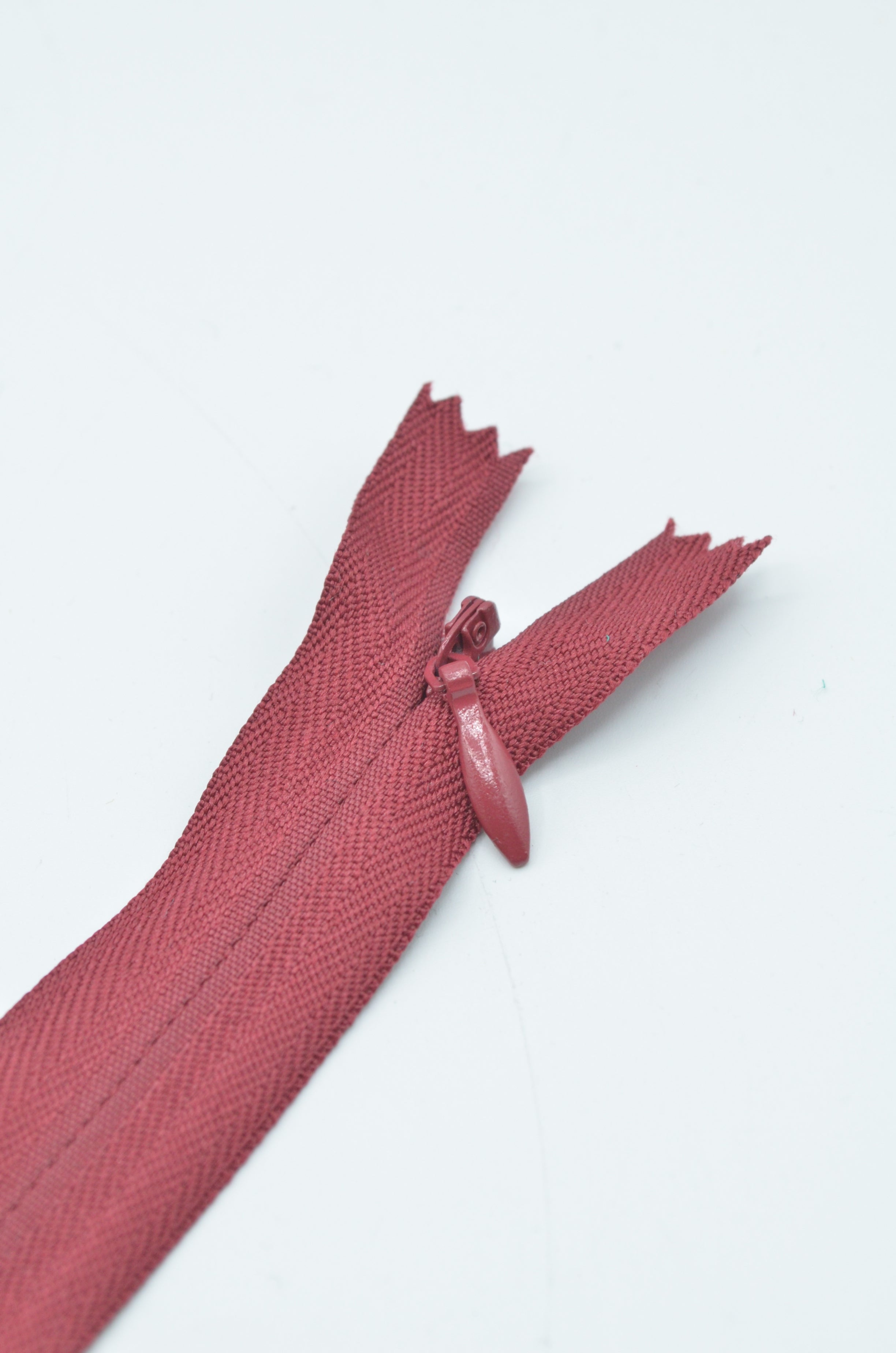 Fermoar Ascuns Pe Panza 60cm, Grena
