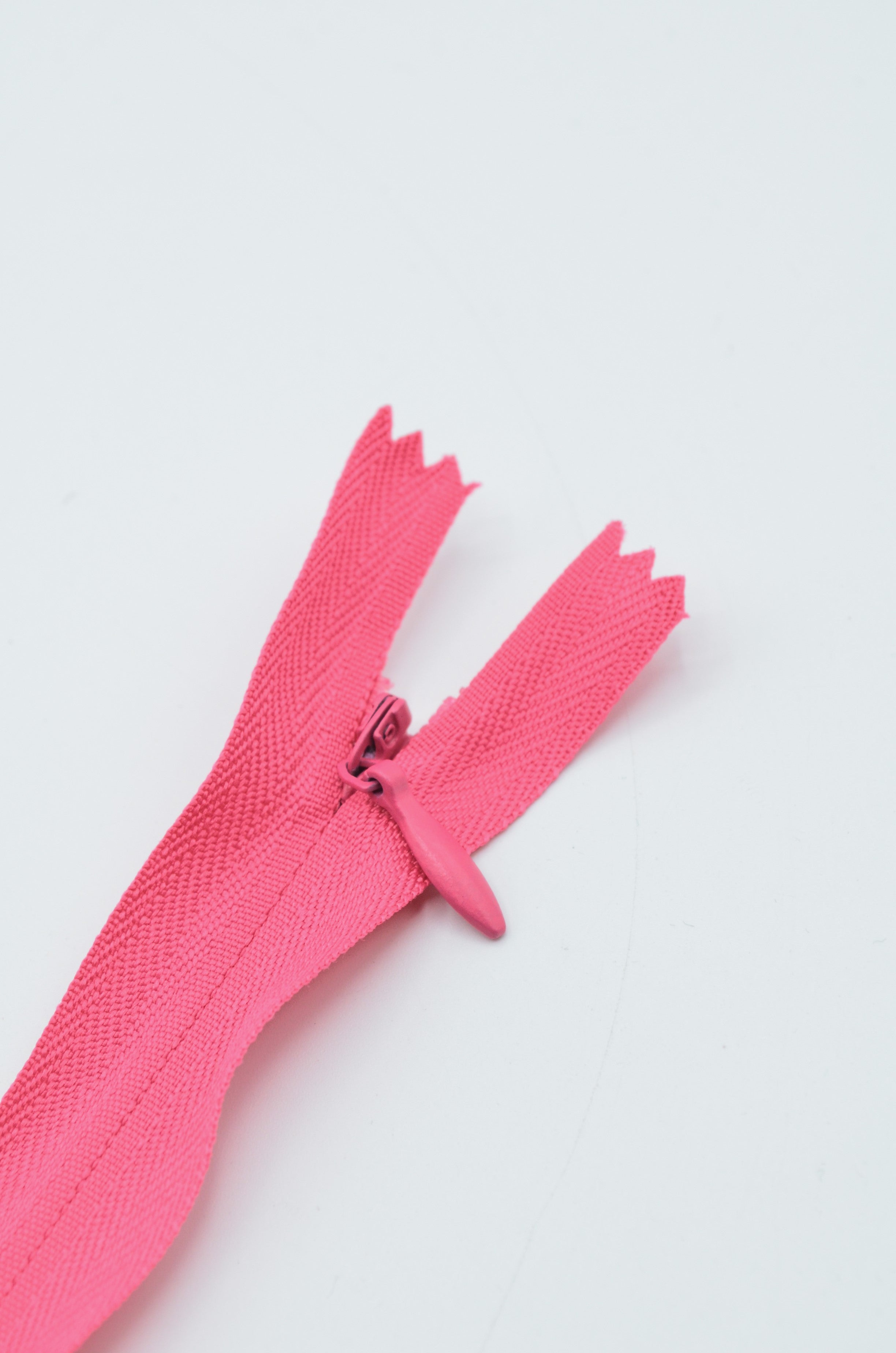 Fermoar Ascuns Pe Panza 60cm, Fucsia