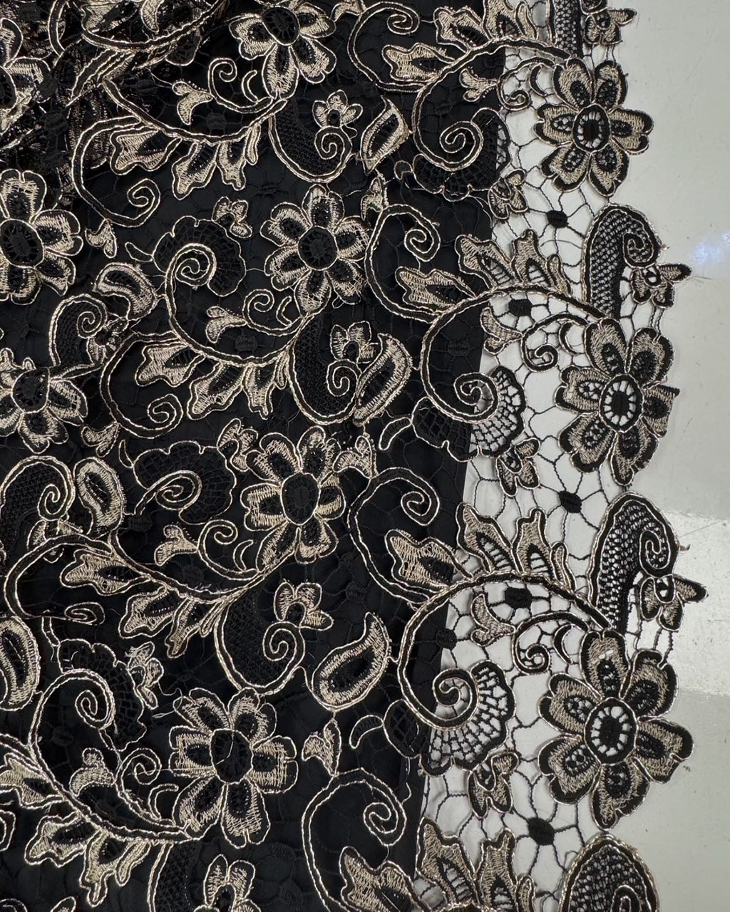 Broderie Sparta Negru Cu Auriu