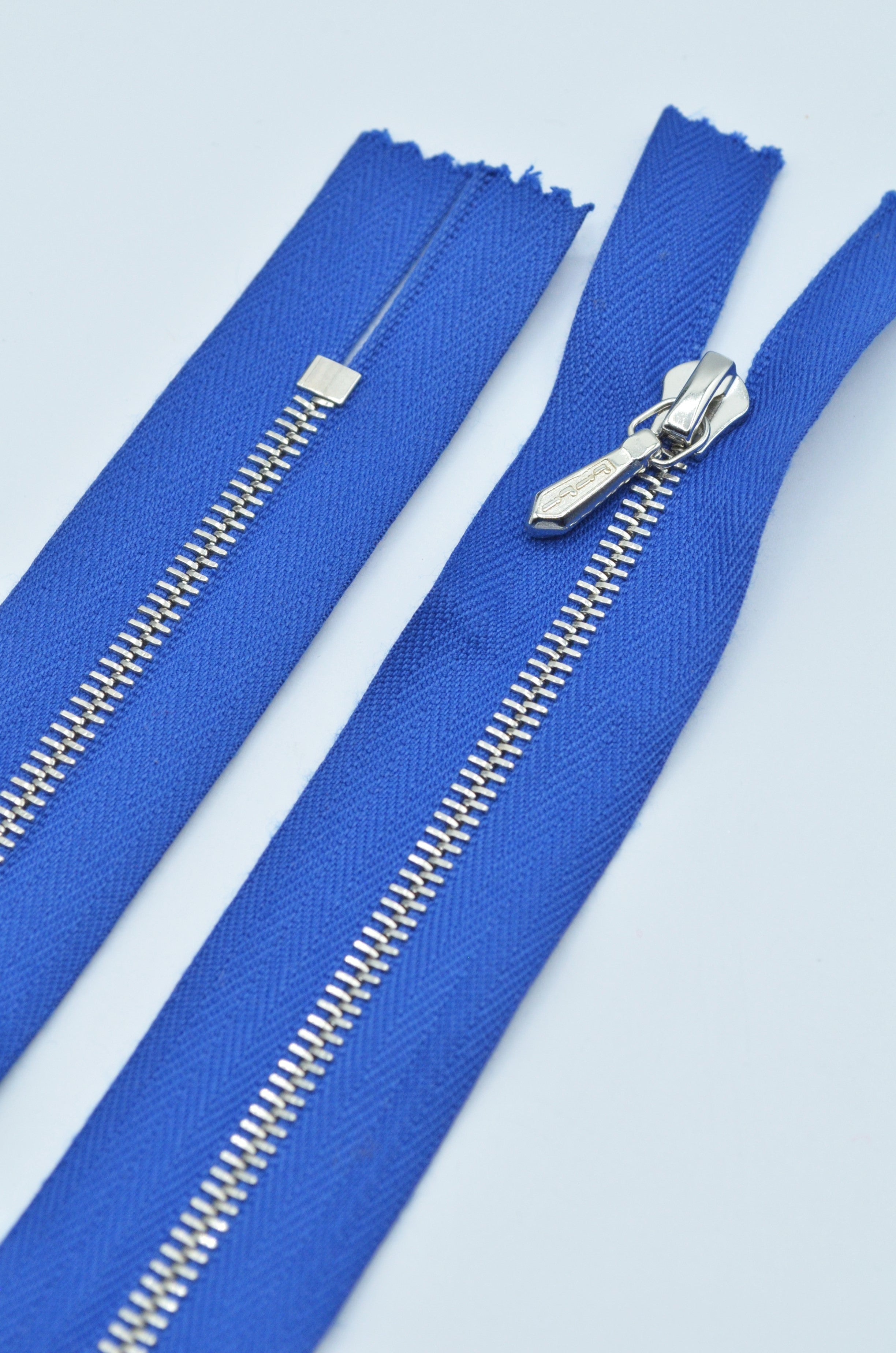 Fermoar riri Metalic 4mm Fix, 50cm Albastru