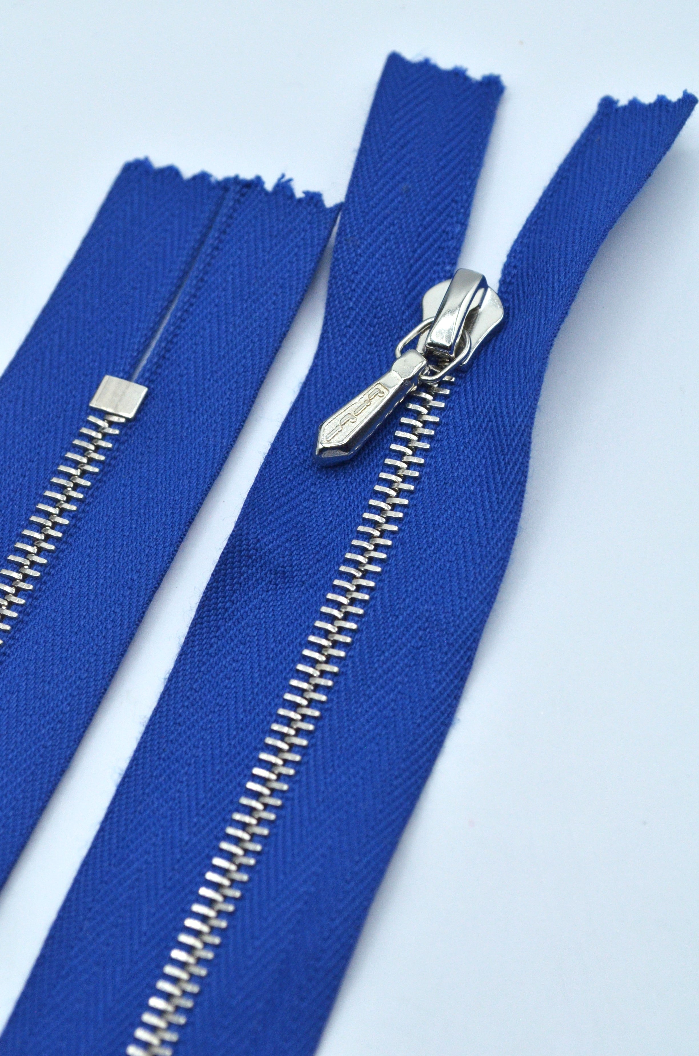 Fermoar riri Metalic 4mm Fix, 50cm Albastru