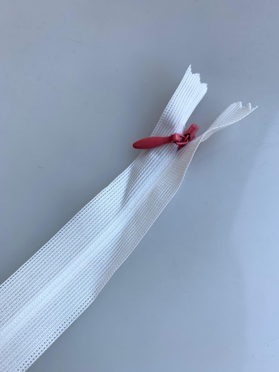 Fermoar Ascuns 24cm, Ivoire Cu Cheita Roz