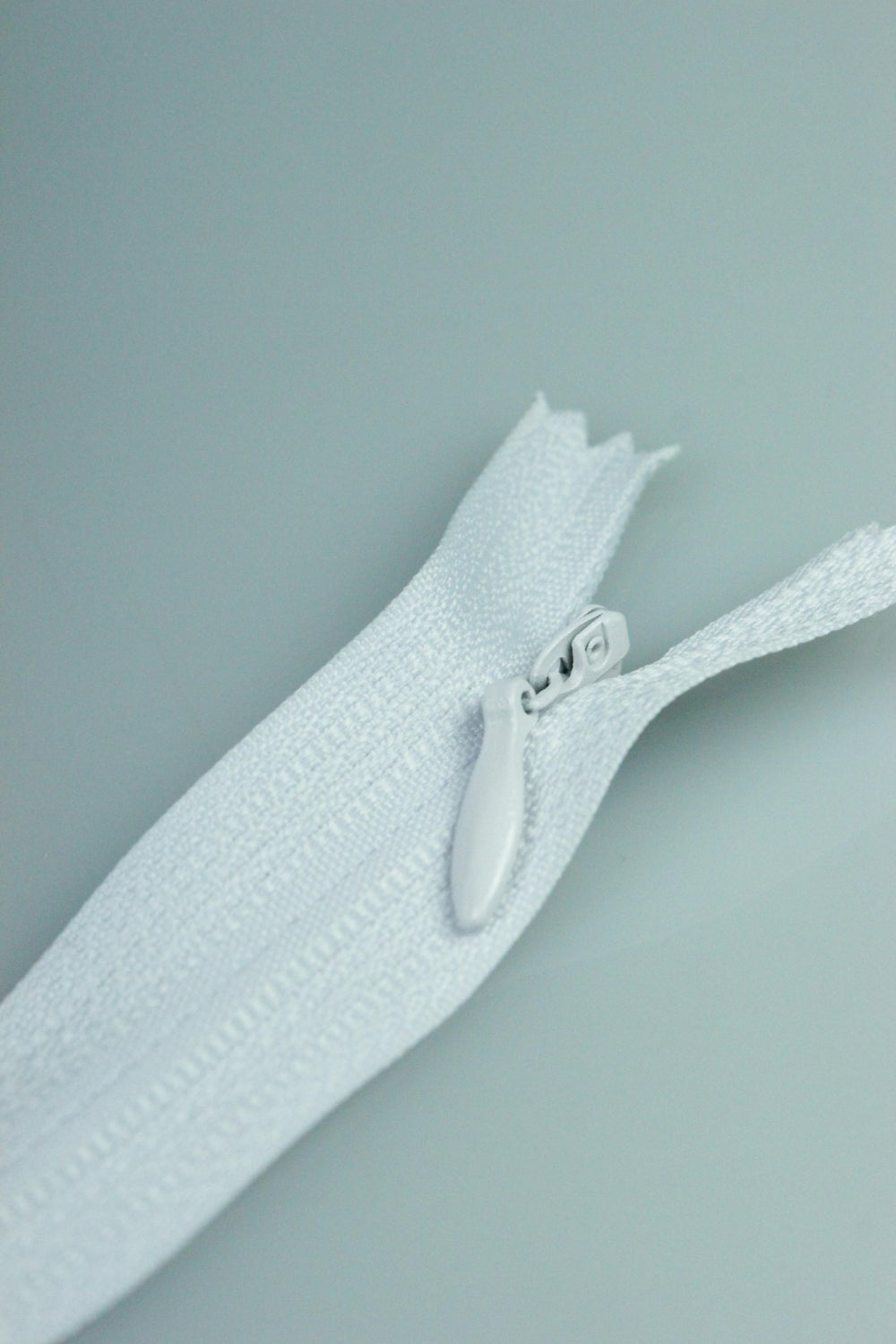 Fermoar Ascuns Pe Panza Alb, 20cm,