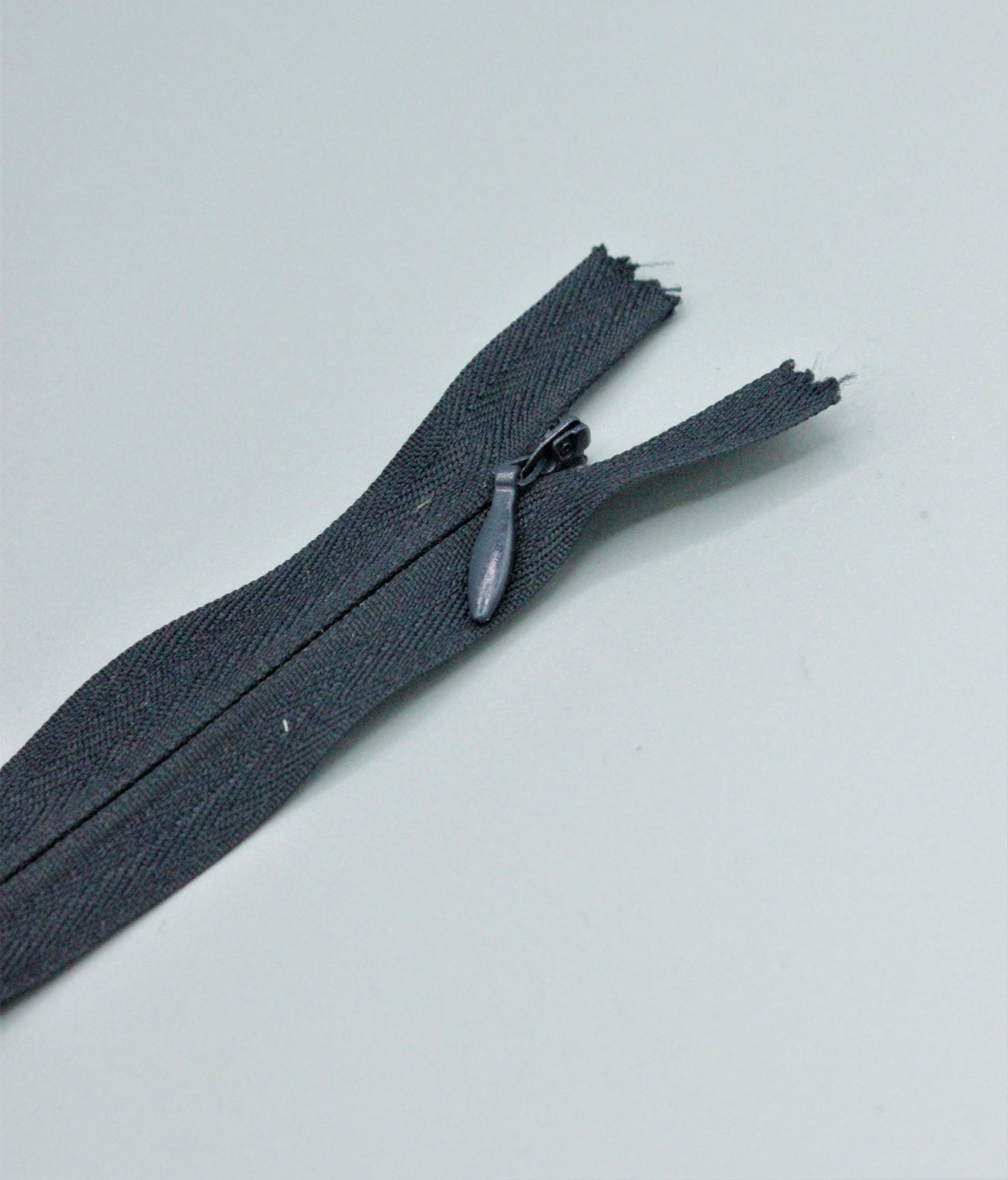 Fermoar Ascuns Pe Panza Bleumarin, 22cm