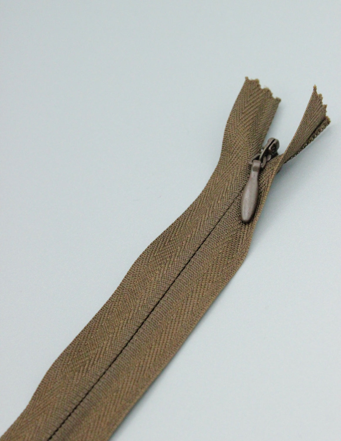 Fermoar Ascuns Pe Panza Maro, 19cm