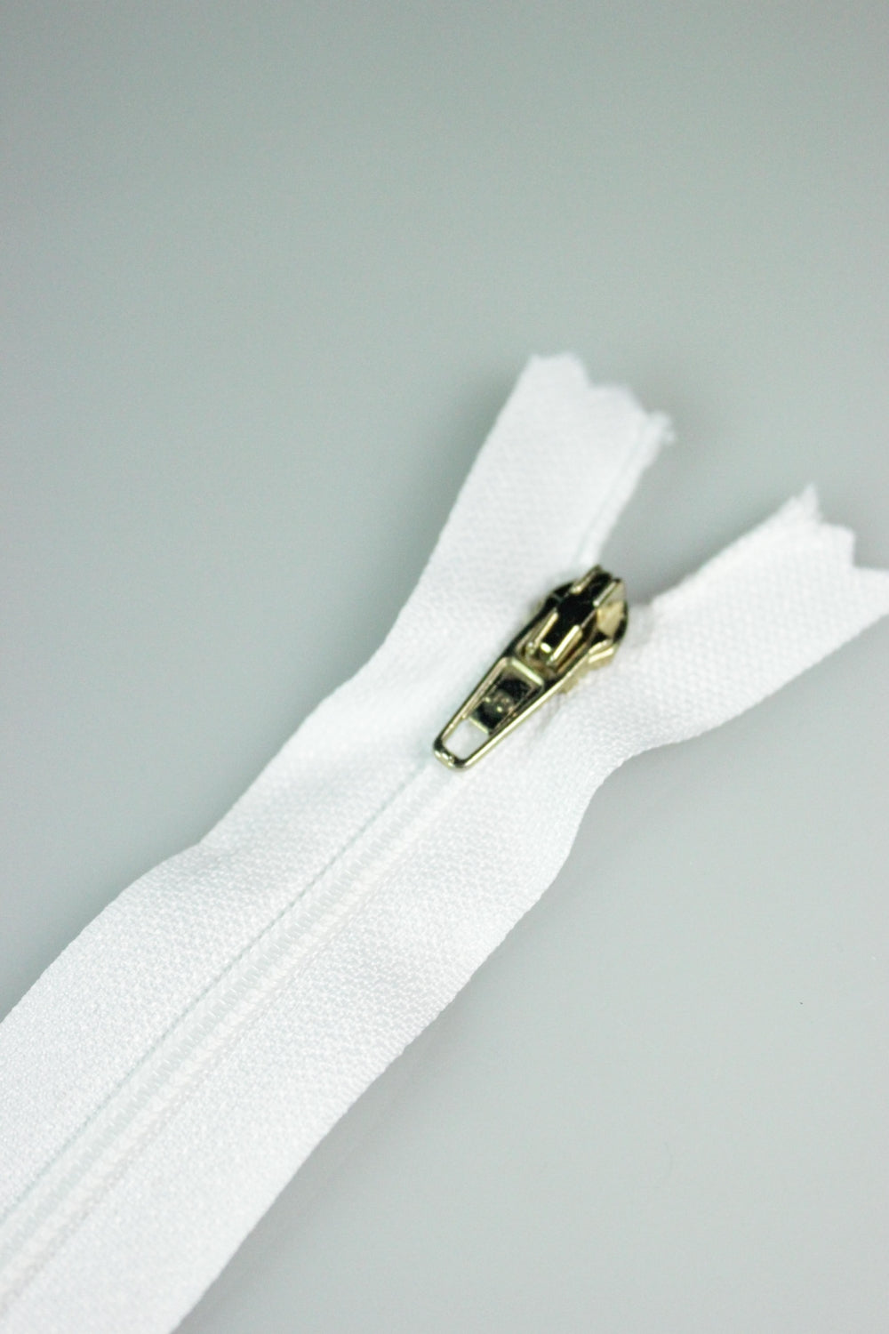 Fermoar De Plastic 14cm, Alb Cu Cheita Aurie (10 Buc)