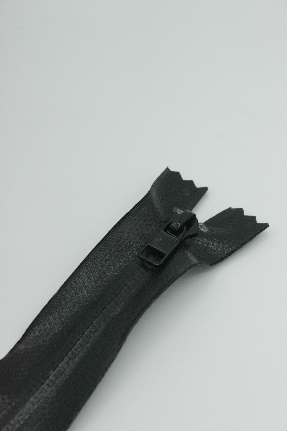 Fermoar De Plastic YKK Impermeabil, 33-35m, Negru
