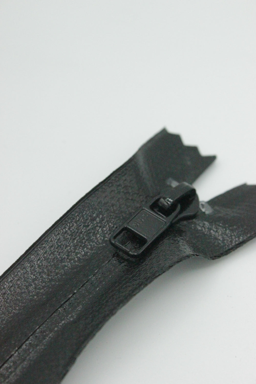 Fermoar De Plastic YKK Impermeabil, 33-35m, Negru