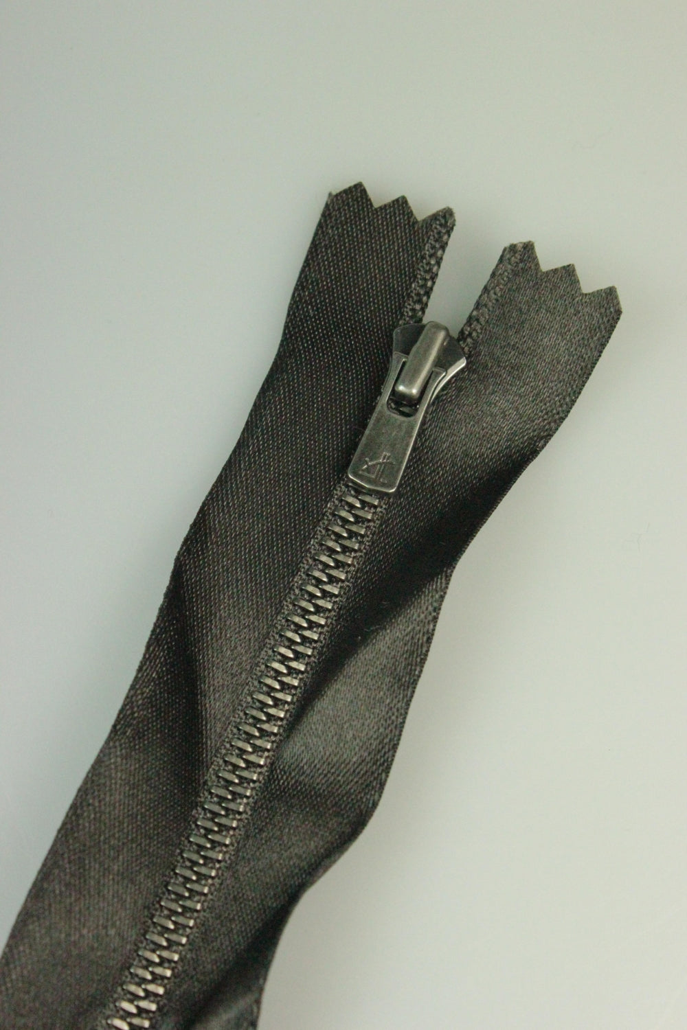 Fermoar Metalic Pe Suport De Saten, 26cm, Maro
