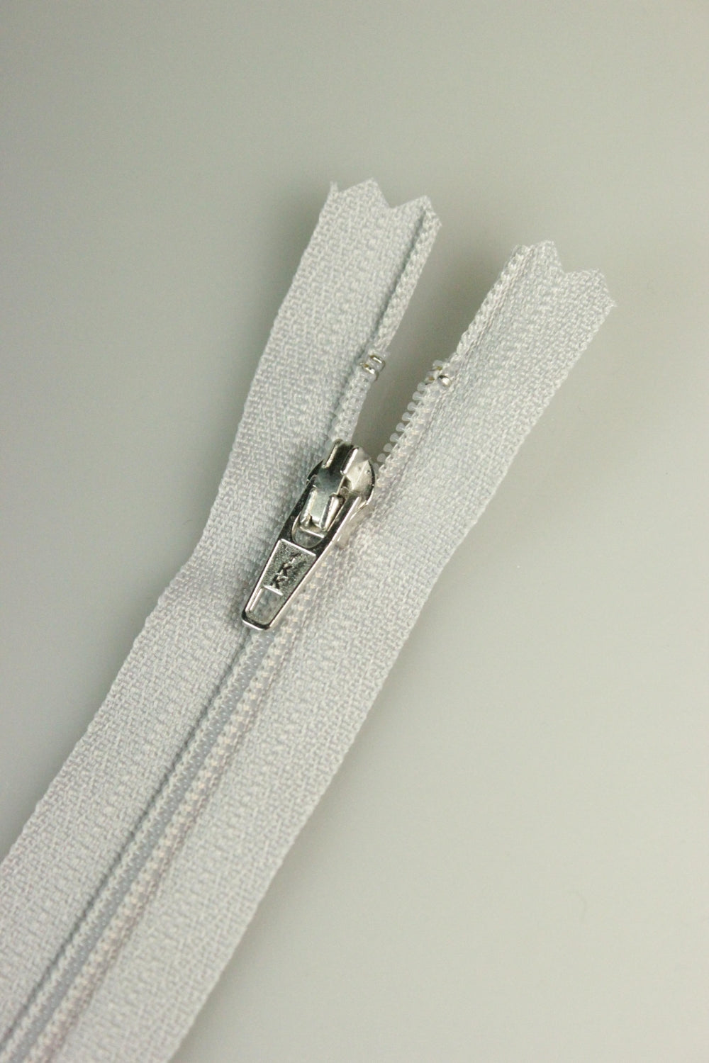 Fermoar Plastic YKK, 3mm, Gri Deschis, 16cm