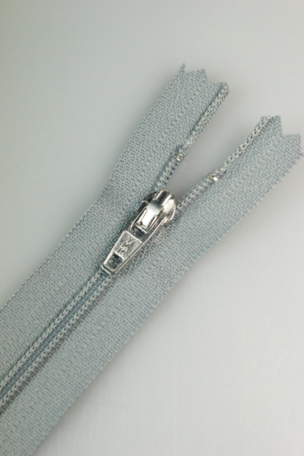 Fermoar YKK De Plastic 3mm, 14cm, Gri