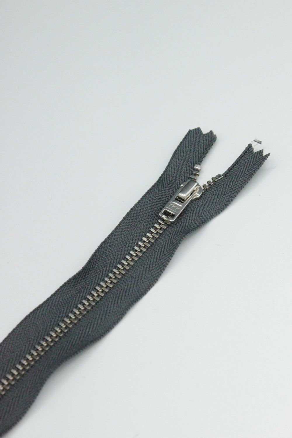 Fermoar YKK Metalic Fix, 5mm, 20cm, Gri
