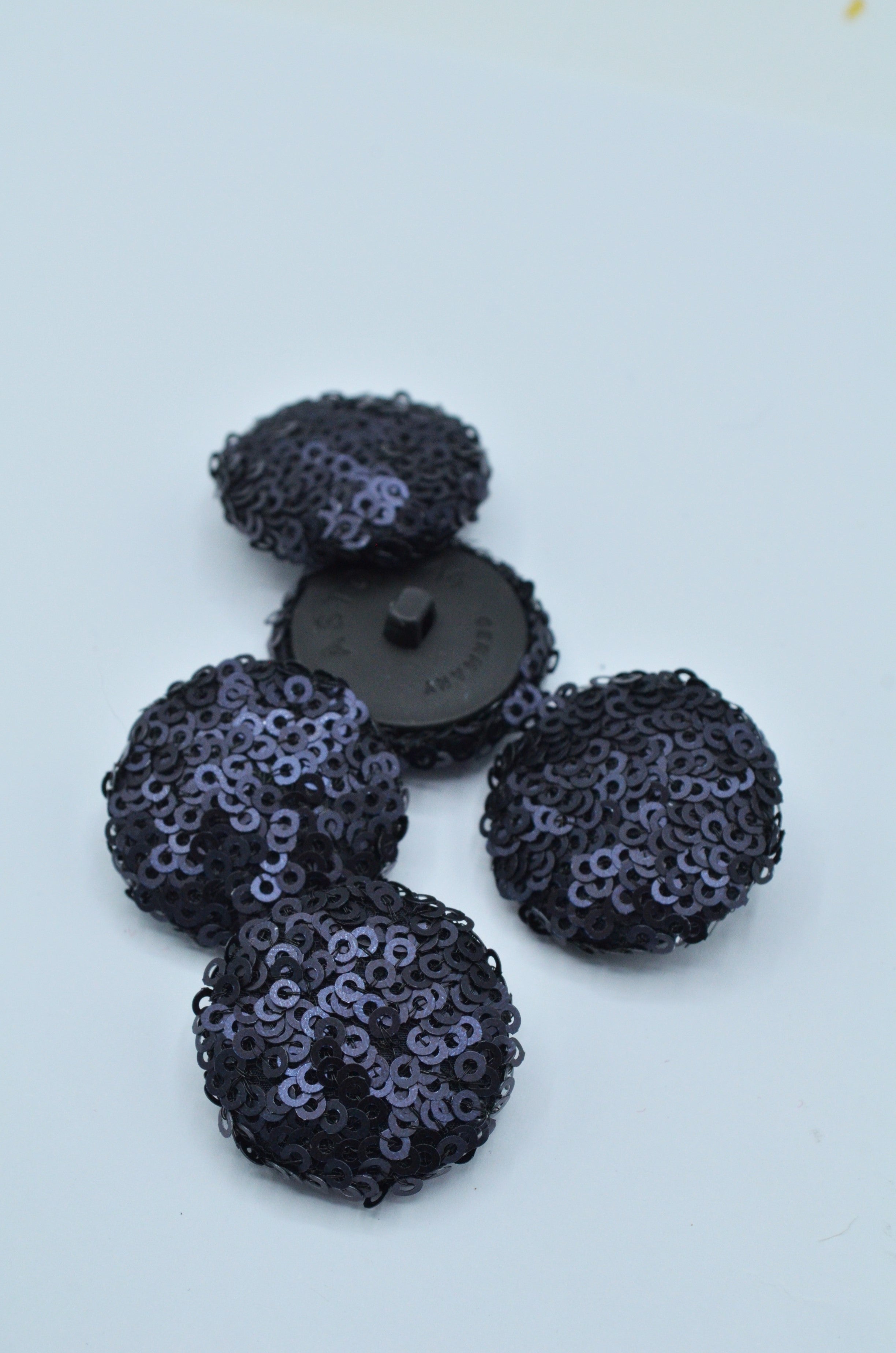Nasturi Imbracti Cu Paiete Bleumarin 28mm