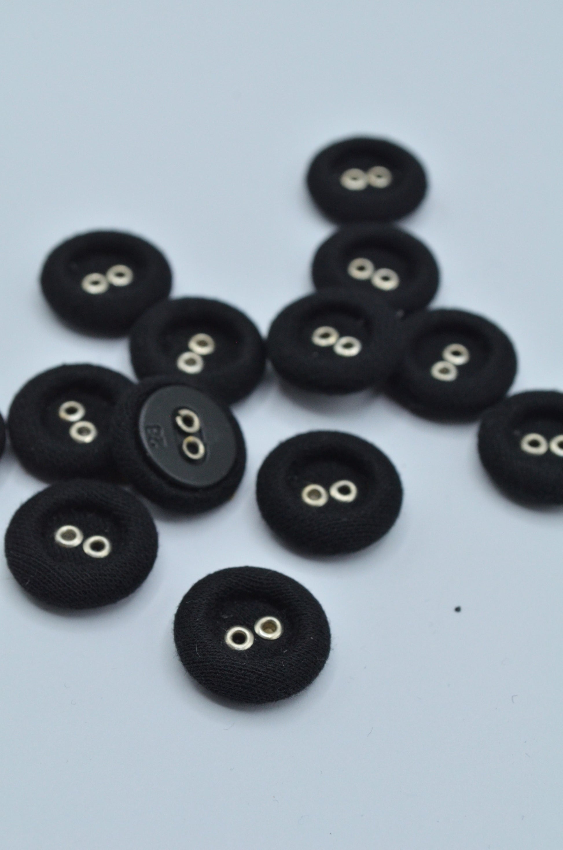 Nasturi Imbracati 17mm, Negru