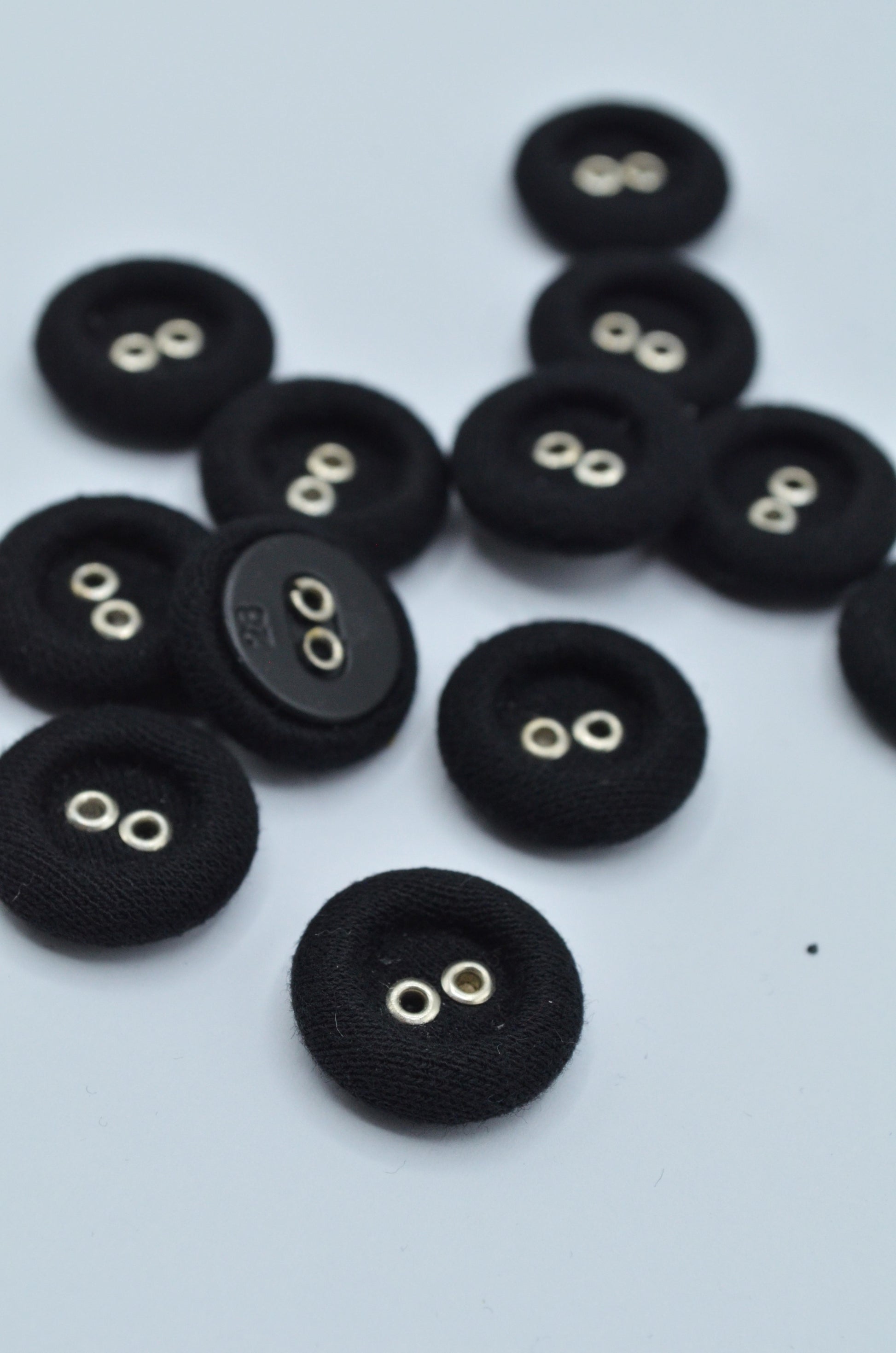Nasturi Imbracati 17mm, Negru
