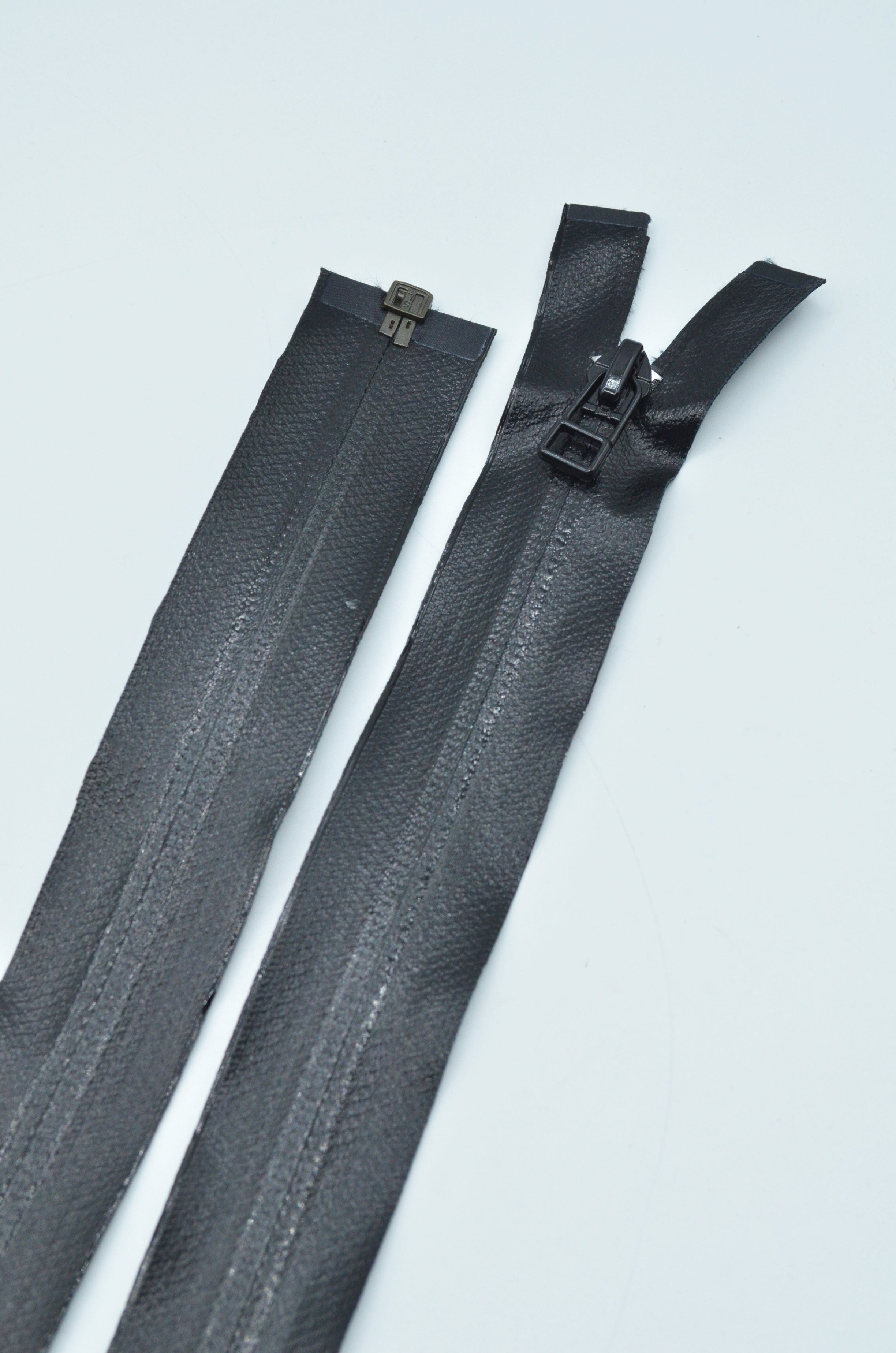 Fermoar Detasabil De Plastic YKK Impermeabil 66cm