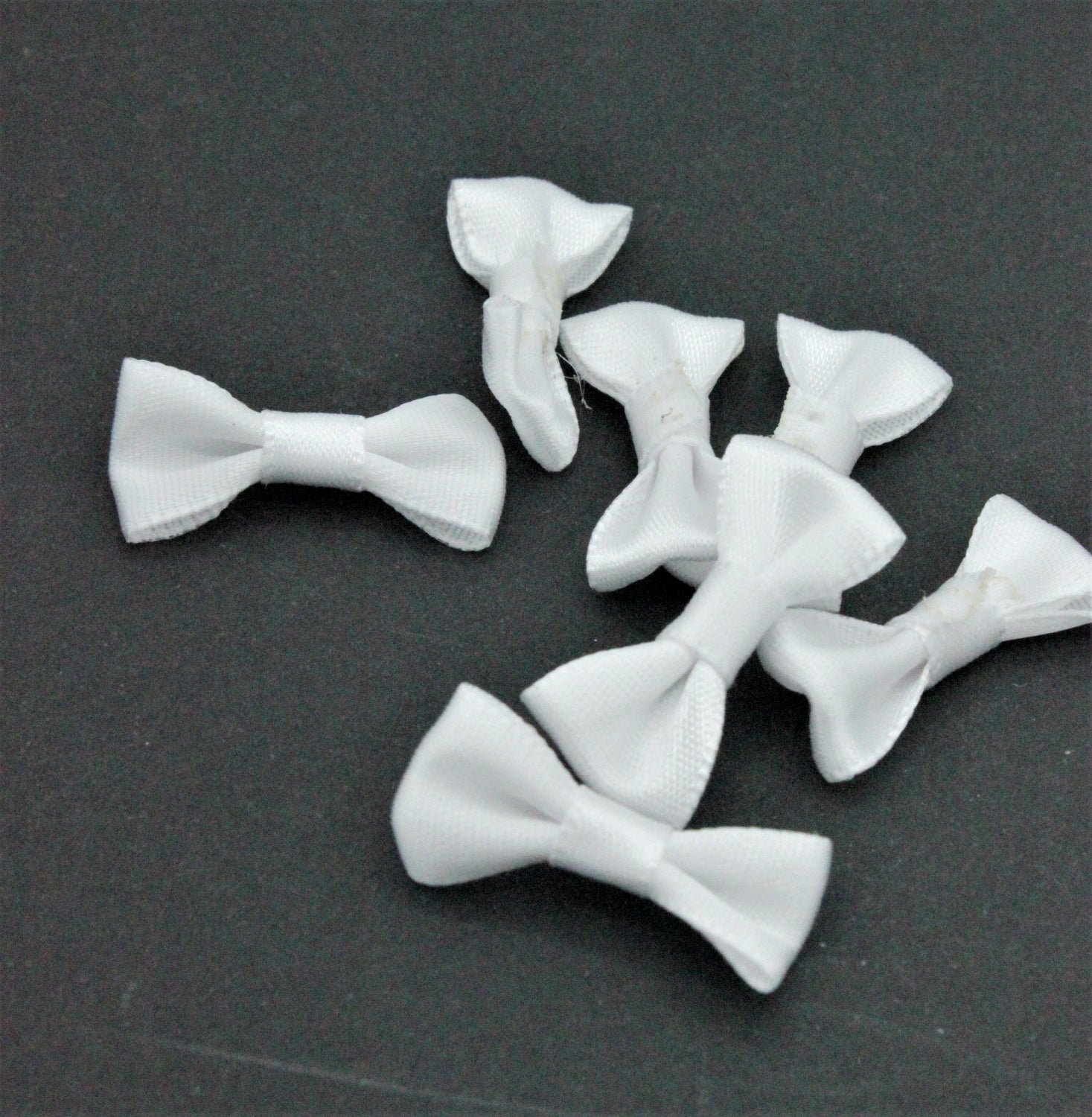 Fundita Din Saten, 30mm, Alb