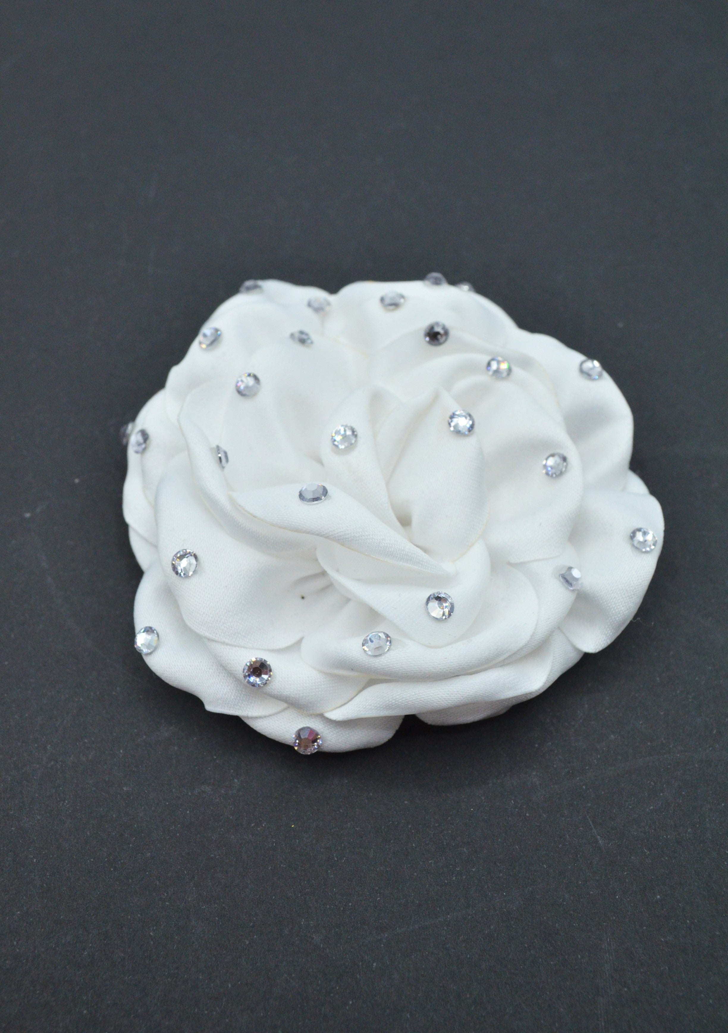 Floare Din Saten Cu Pietre, 9cm, Alb