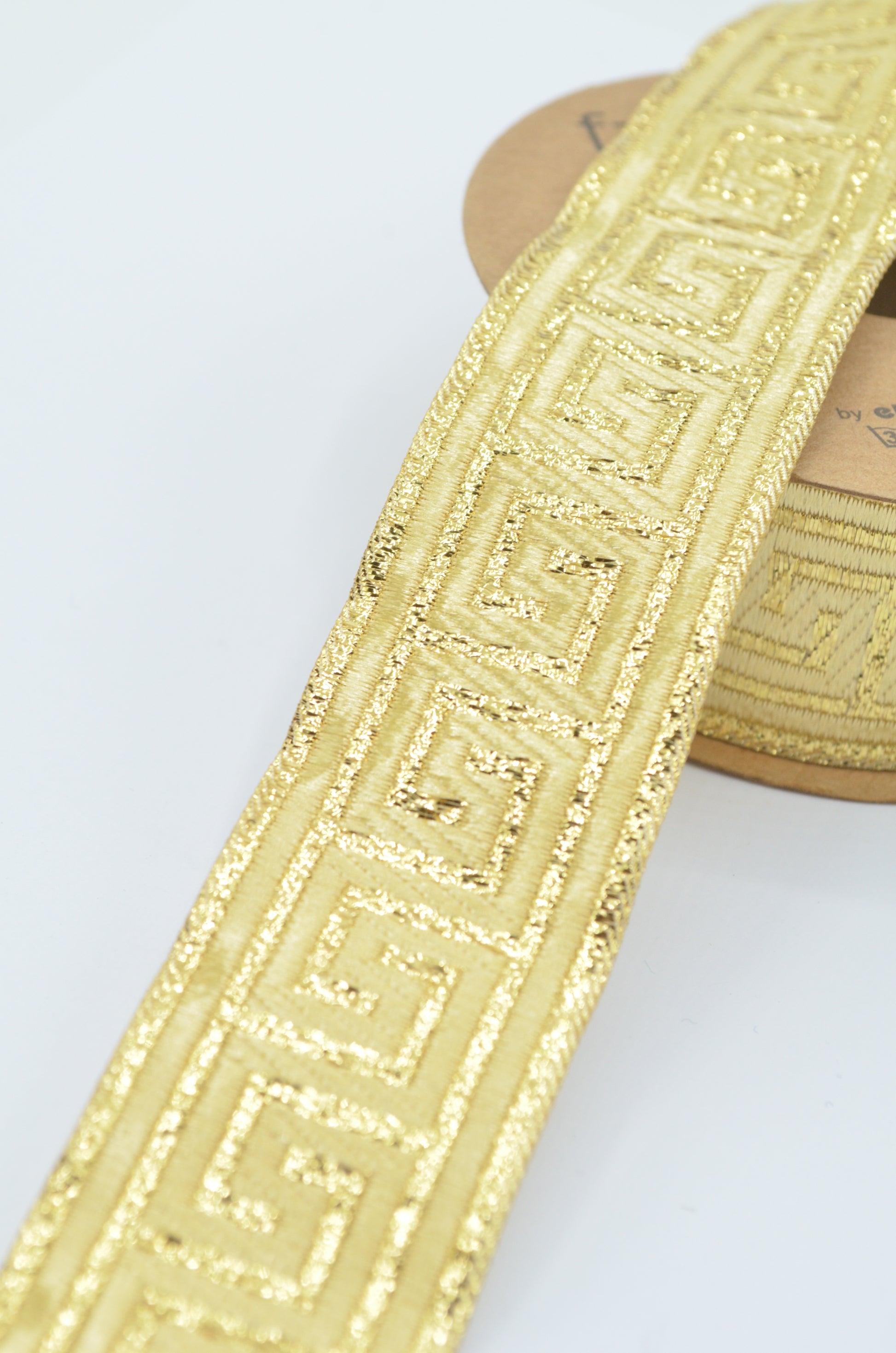 Panglica Decorativa Brodata, 3.40cm