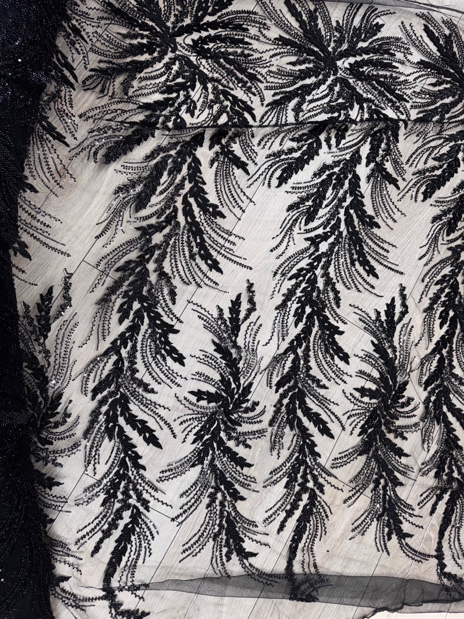 Broderie Cu Margele Pe Tull, Negru