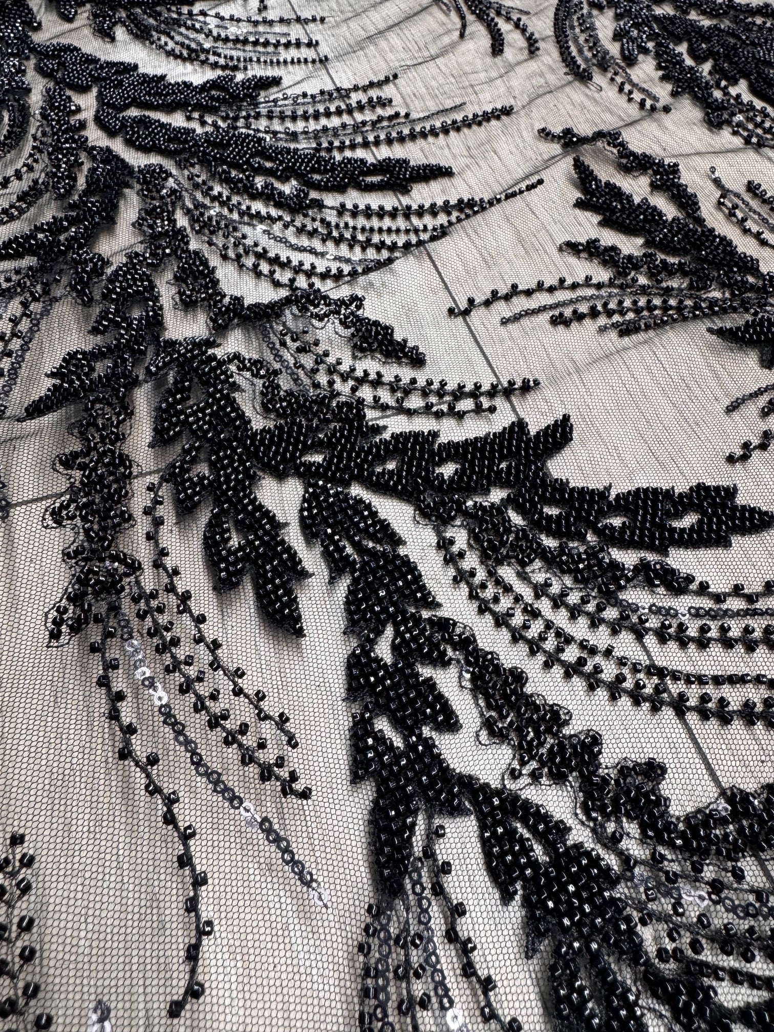 Broderie Cu Margele Pe Tull, Negru