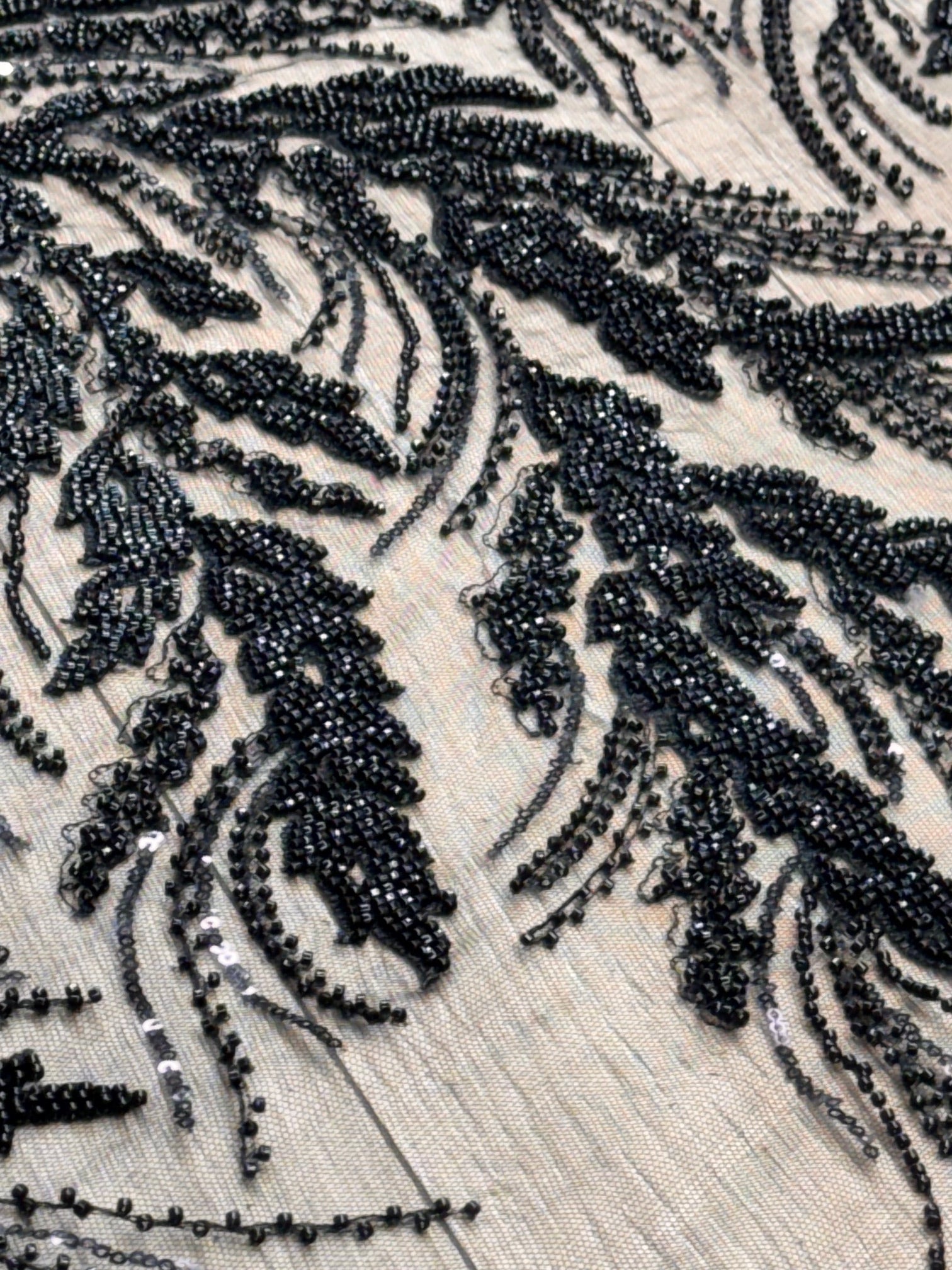 Broderie Cu Margele Pe Tull, Negru
