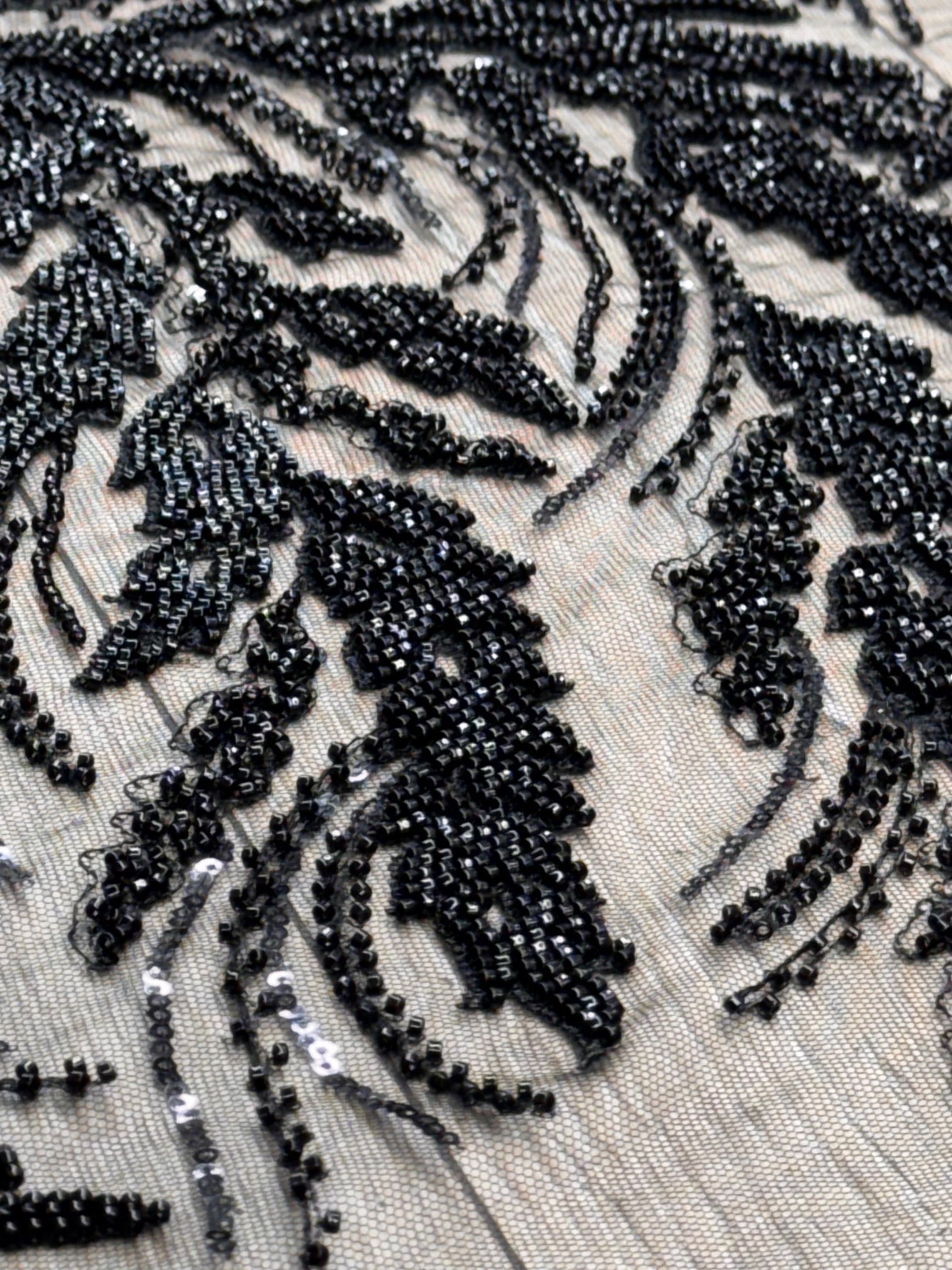 Broderie Cu Margele Pe Tull, Negru