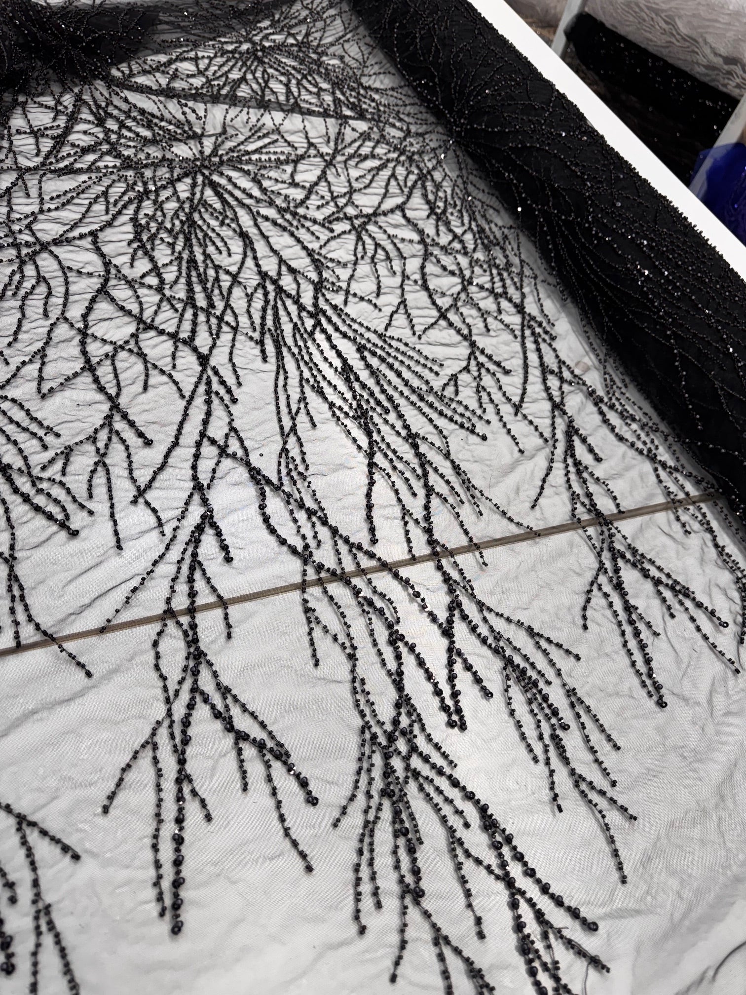 Broderie Cu Margele Pe Tull, Negru