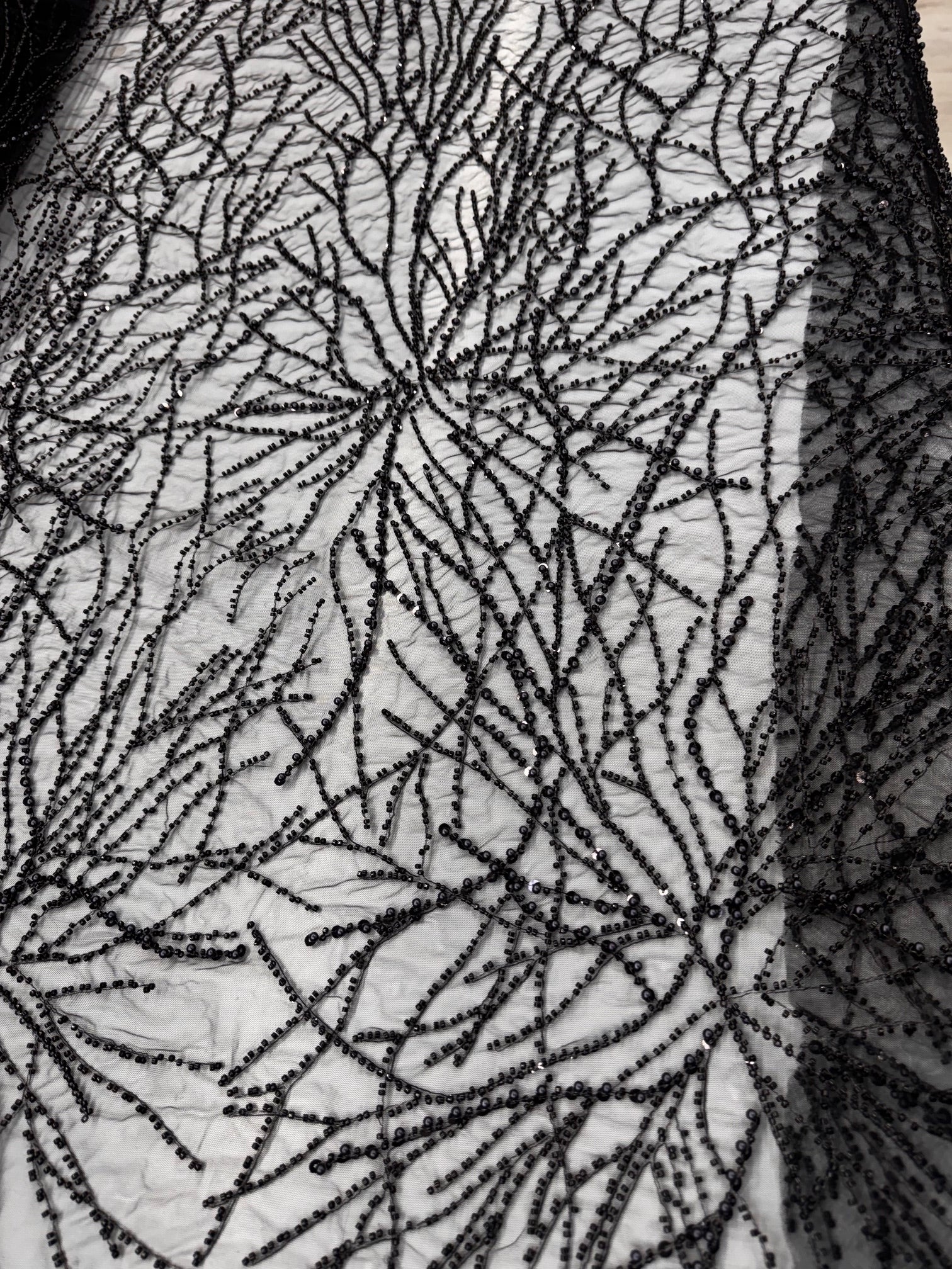 Broderie Cu Margele Pe Tull, Negru