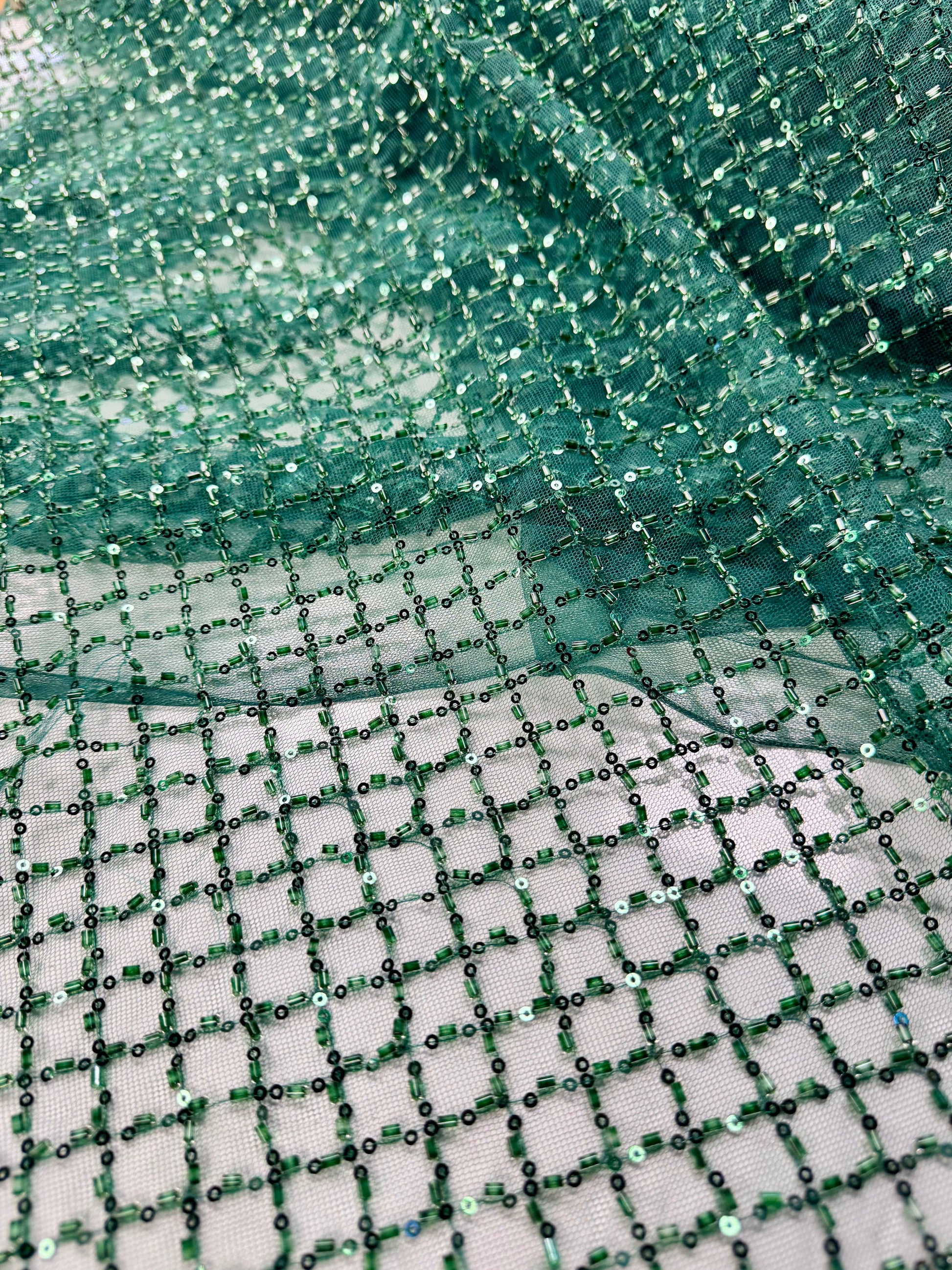 Broderie Pe Tull Cu Margele, Verde