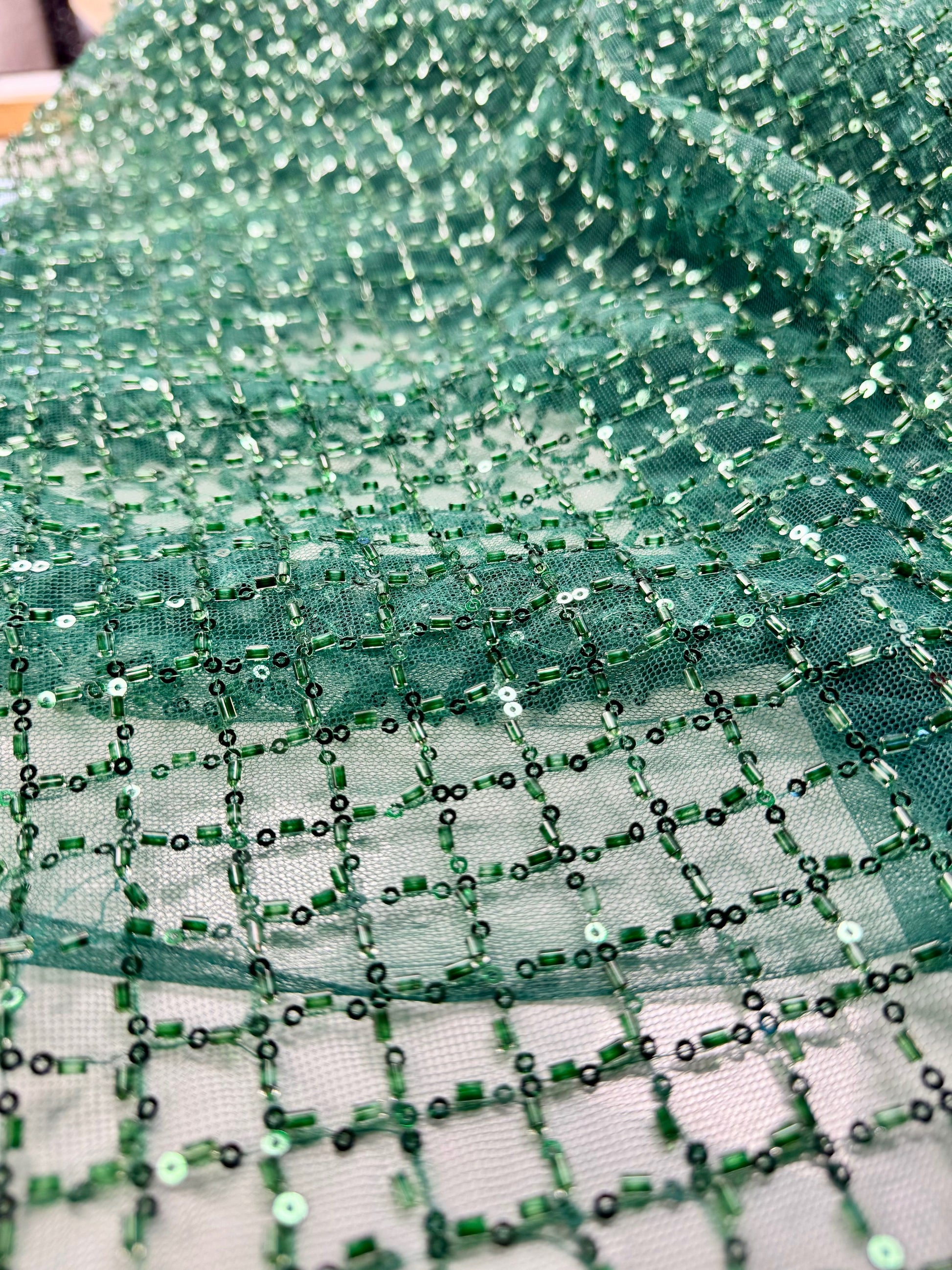 Broderie Pe Tull Cu Margele, Verde