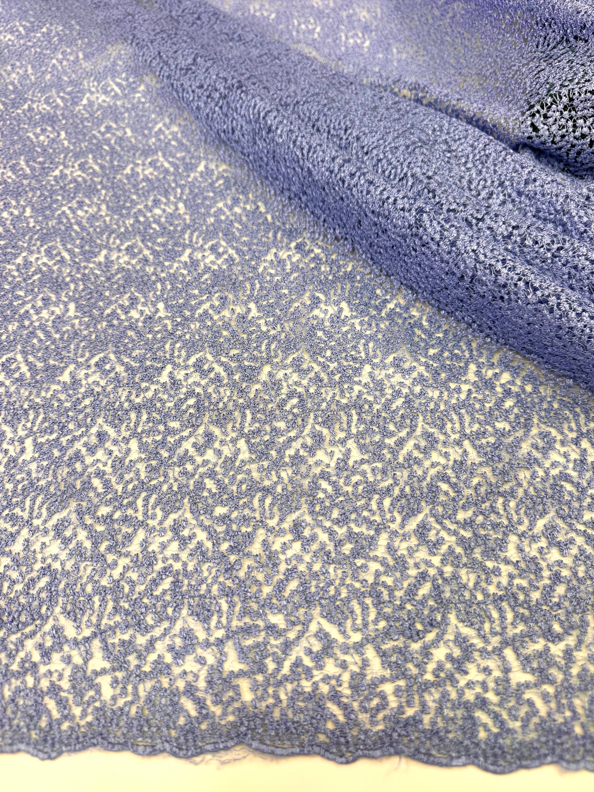 Broderie Fina, Bleu Lila